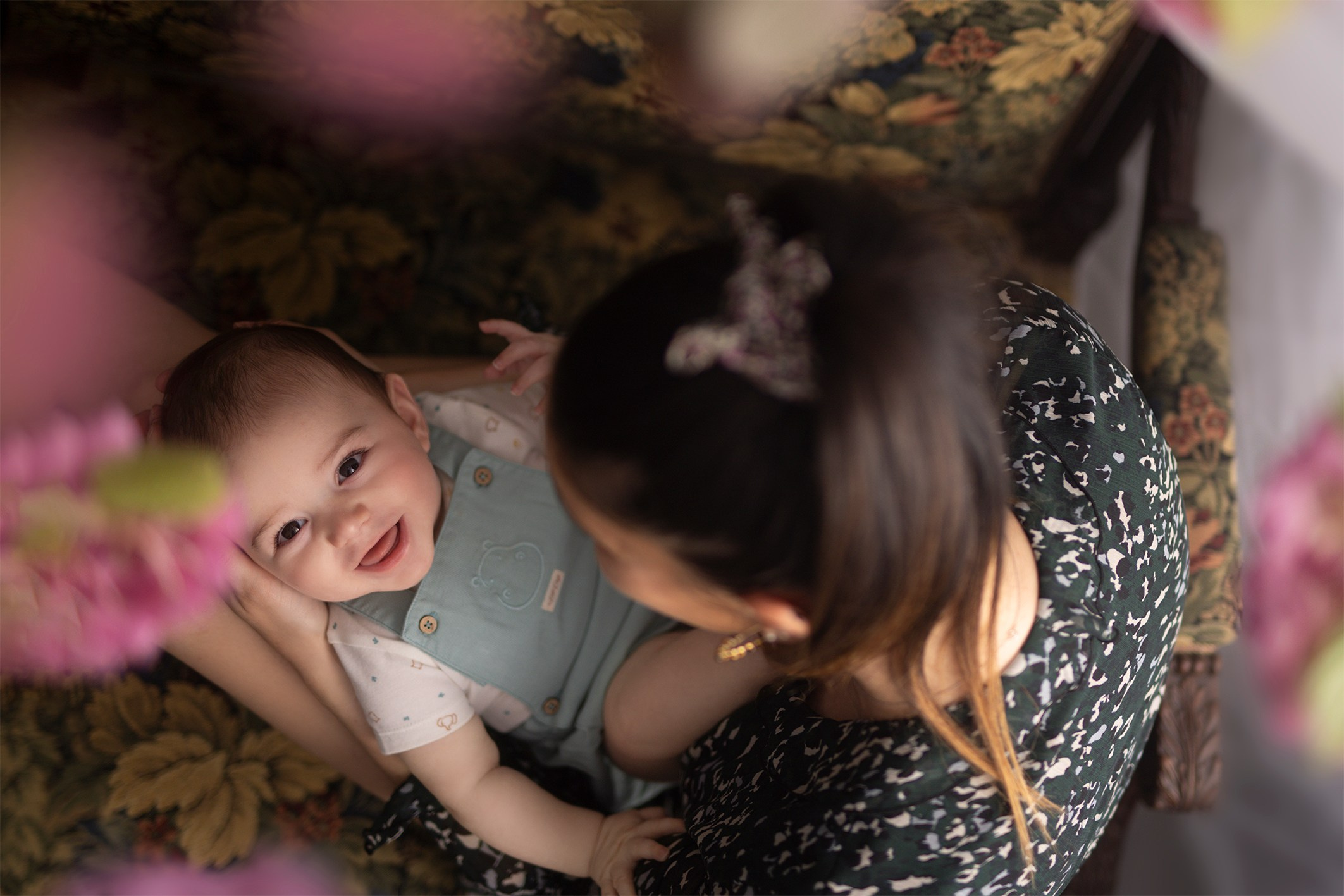 Photographe famille a Bourges seance allaitement 