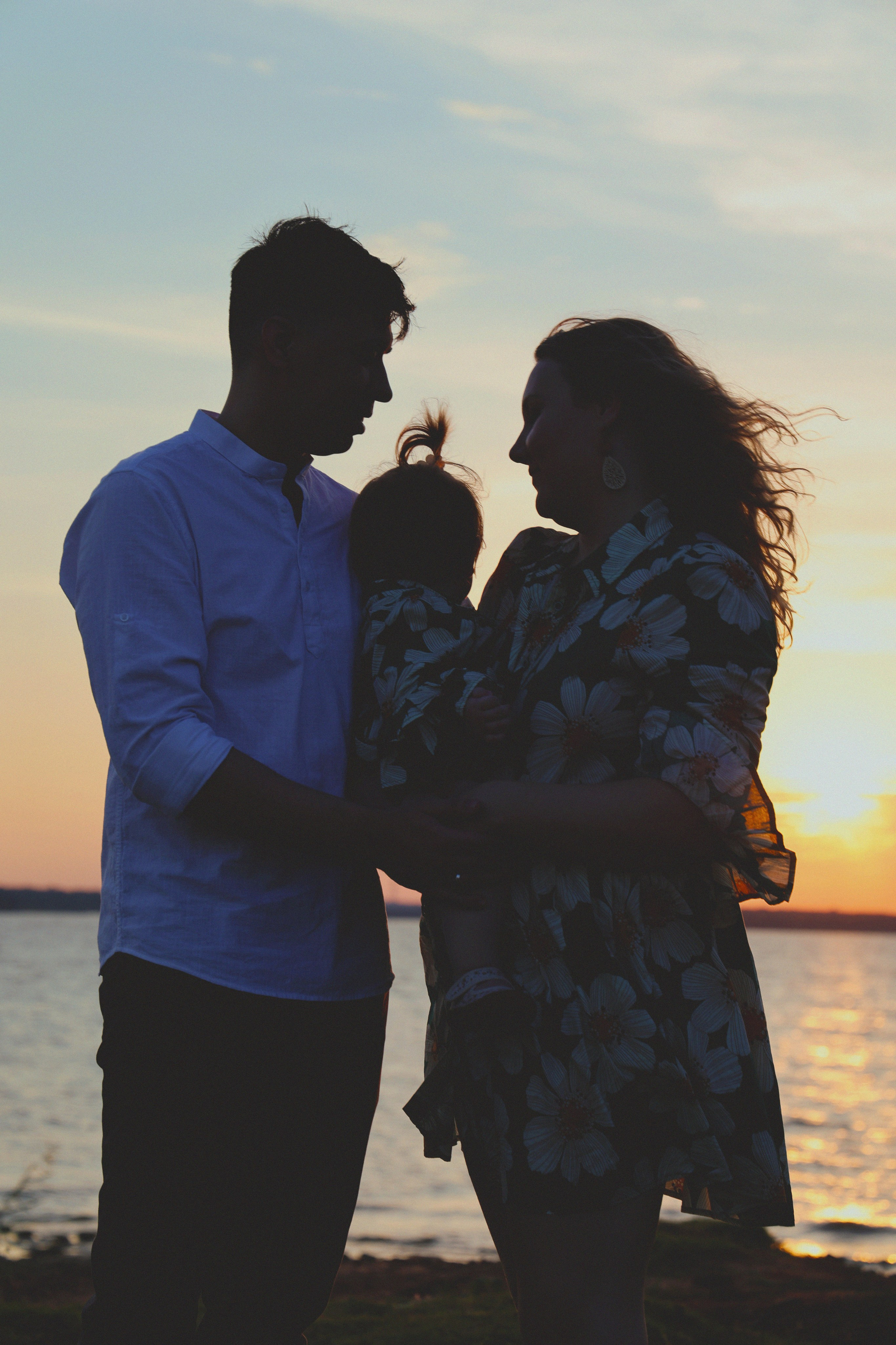 Baby Family Photoshoot – Outdoor Family Photography with Infant or Toddler. Lana Petrychenko — Portrait & Family Photographer. Valencia, Spain