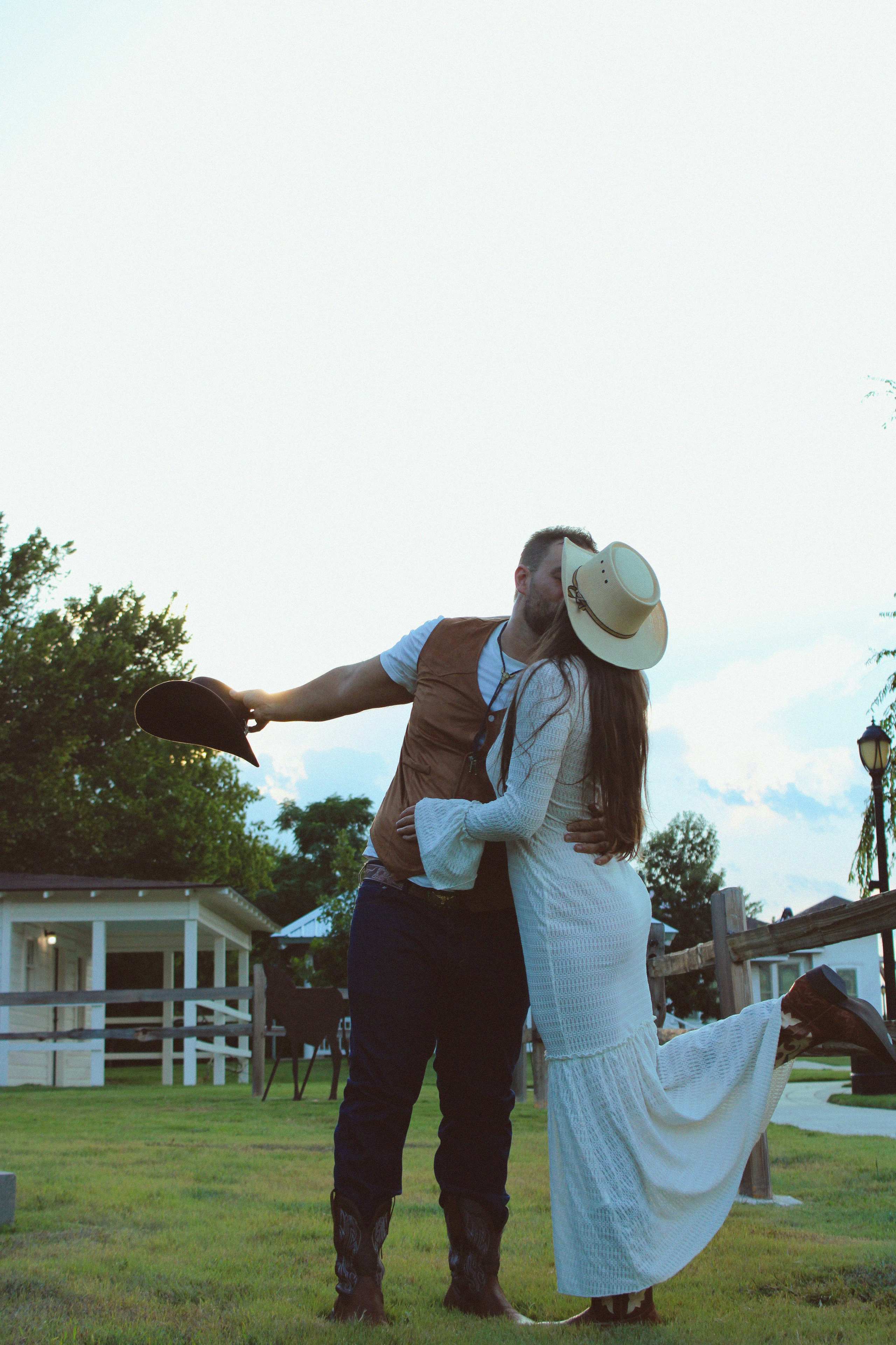 Texas Countryside Family Photoshoot in Cowboy Style. Lana Petrychenko — Portrait & Family Photographer. Valencia, Spain