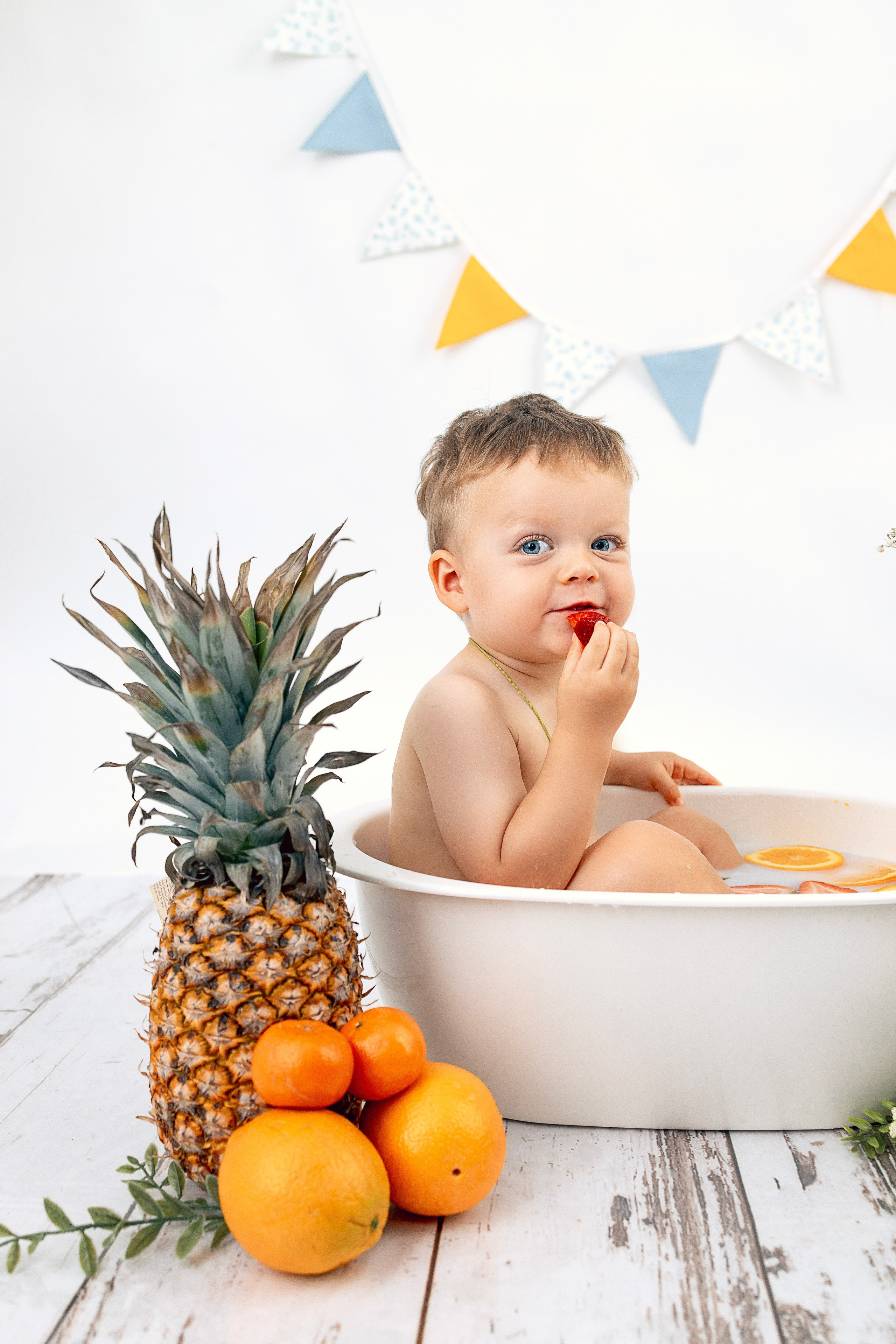 Milk bath. Anaeliseevaphoto.com