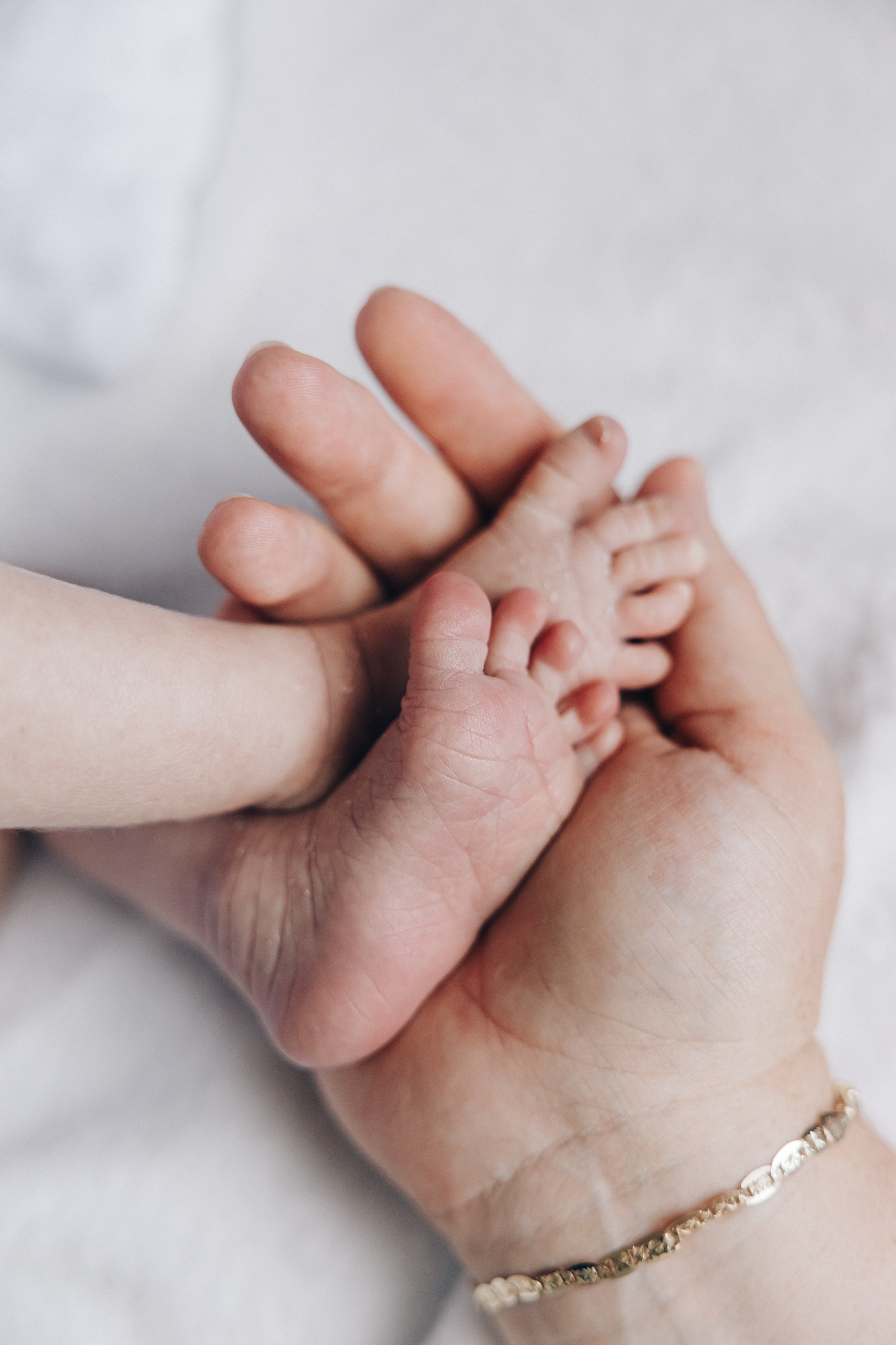 Welcome to the world. Lifestyle and Family Photographer in Pisek Oxana Telupilova