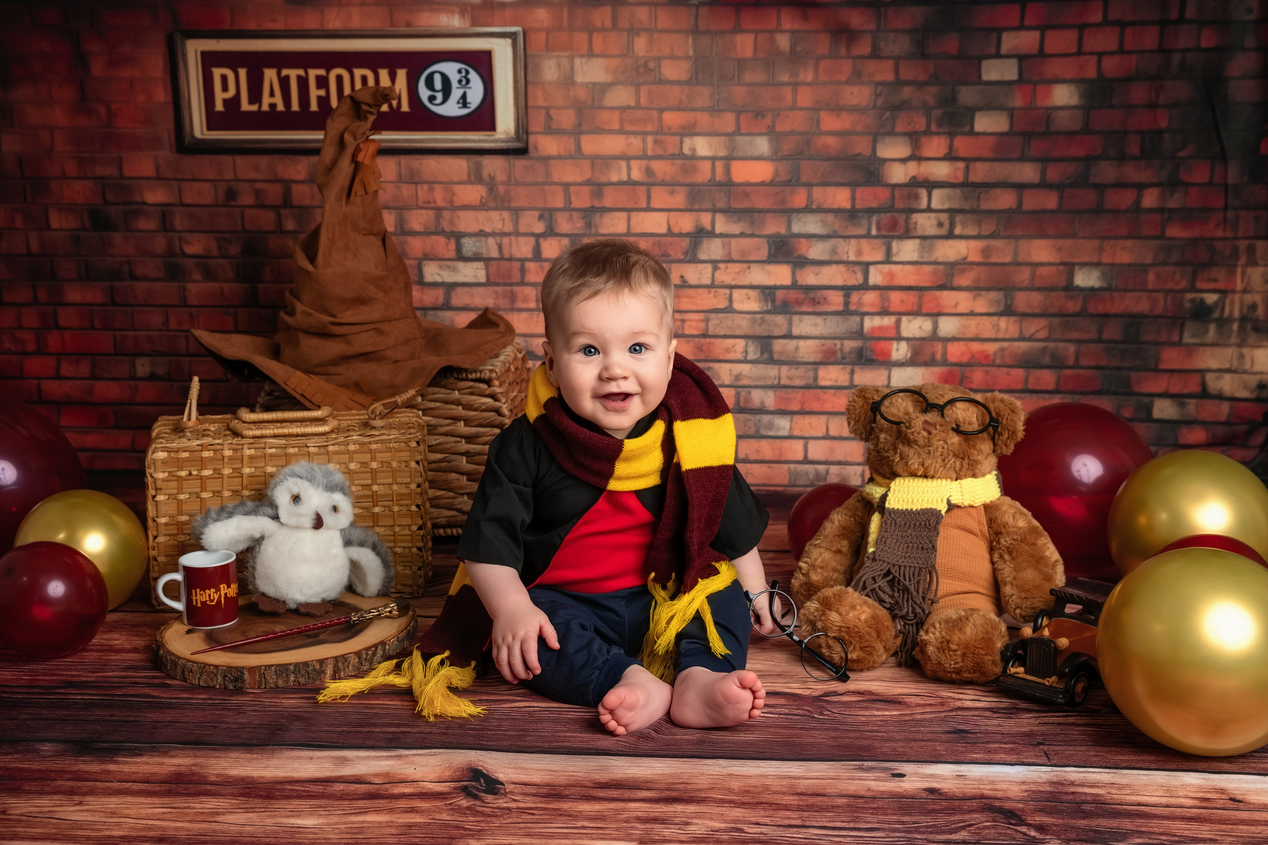 Cake smash photo session Hertfordshire, Stevenage. Stevenage, Hertfordshire family, maternity and newborn photographer