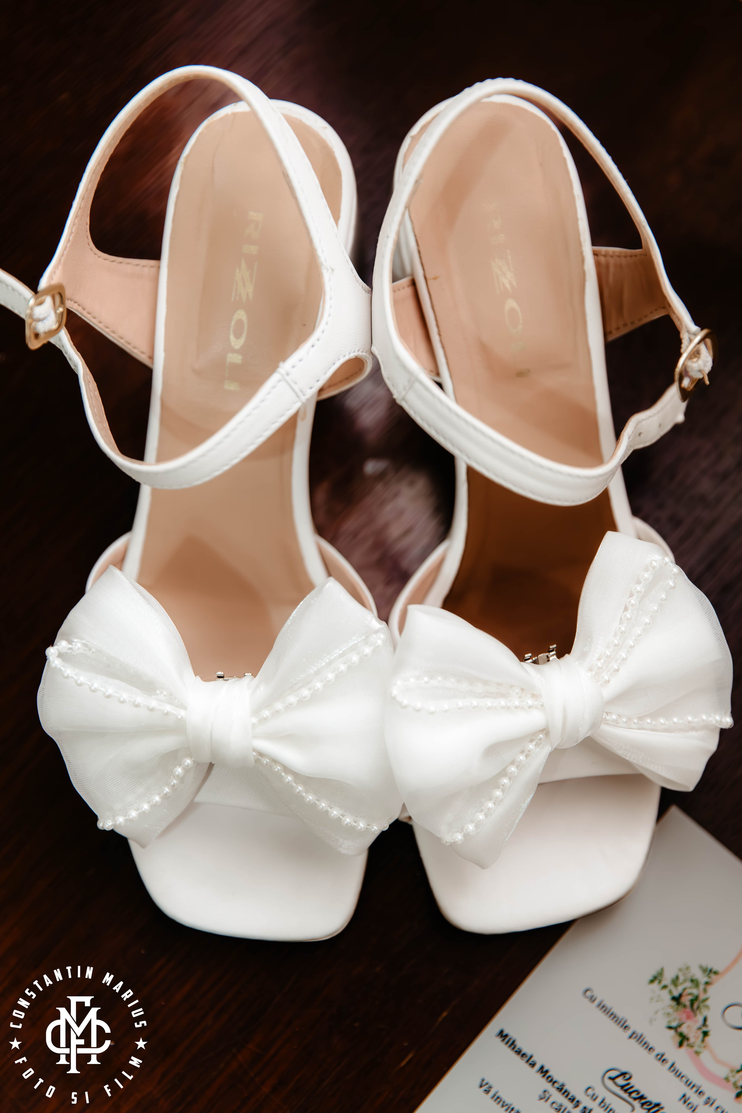 WEDDING PHOTOGRAPHY. DESPRE NOI