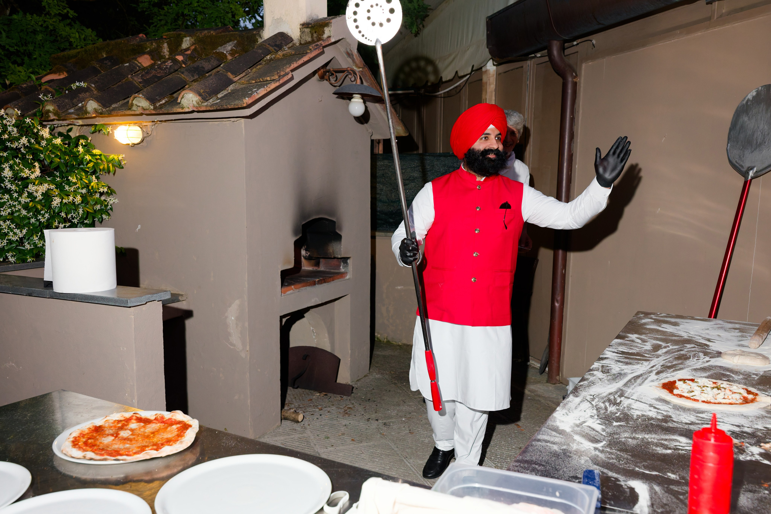Pizza Party at Tenuta Massini, Florence, Italy. Destination Wedding Photographer — Nikita Burtsev