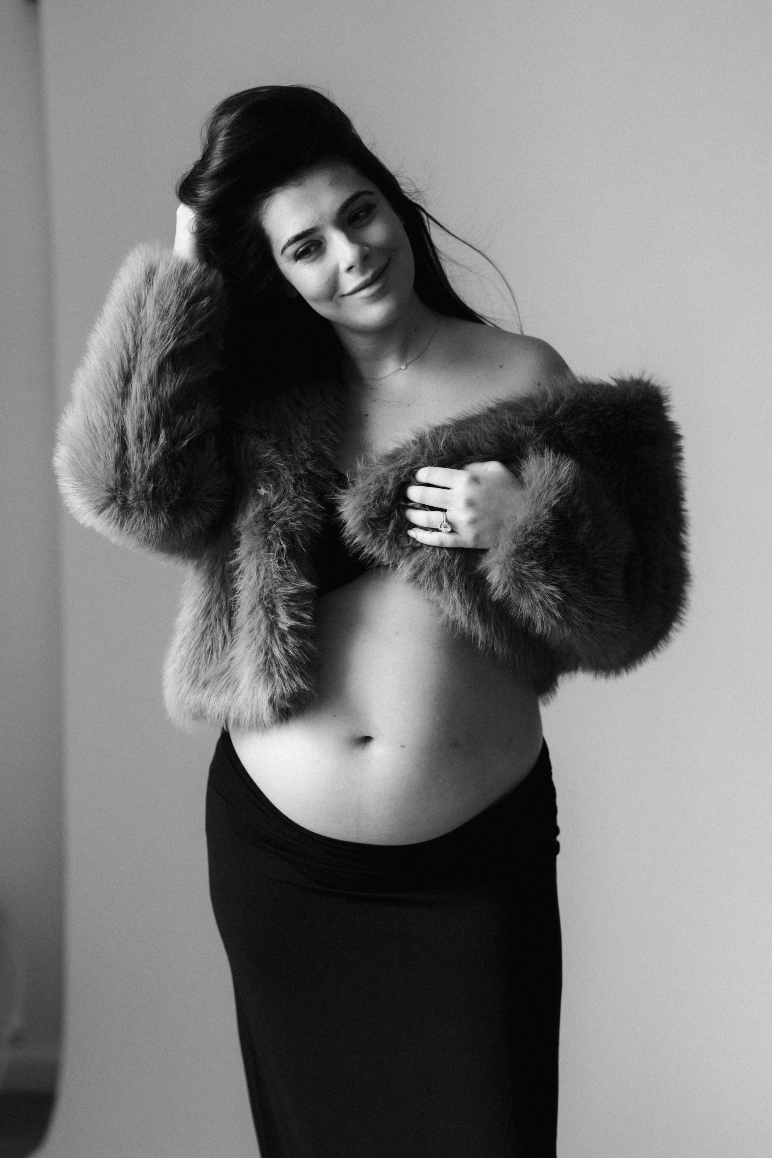 Nicole. Modern maternity photographer in Long Island New York