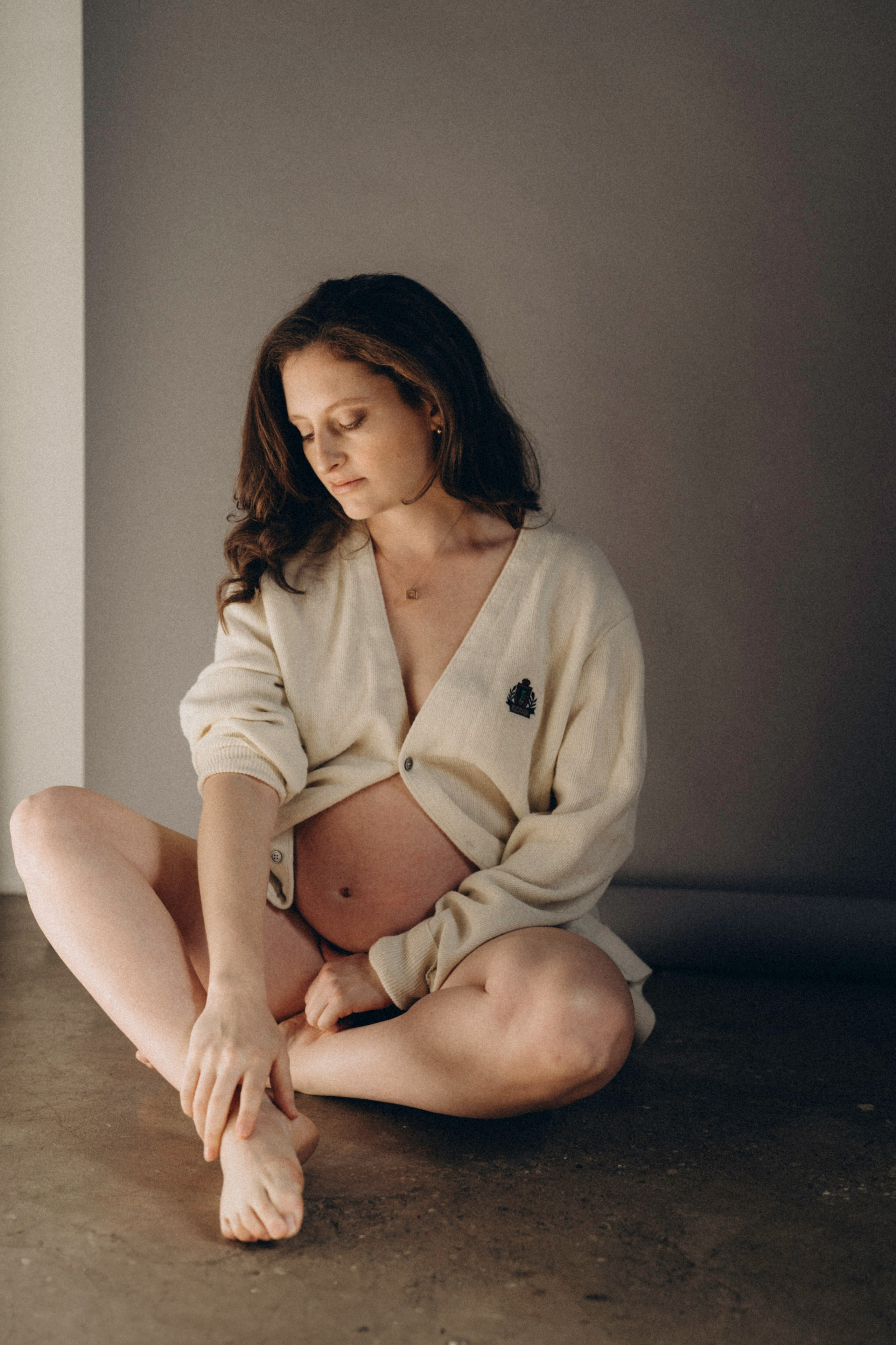 Hannah. Modern maternity photographer in Long Island New York