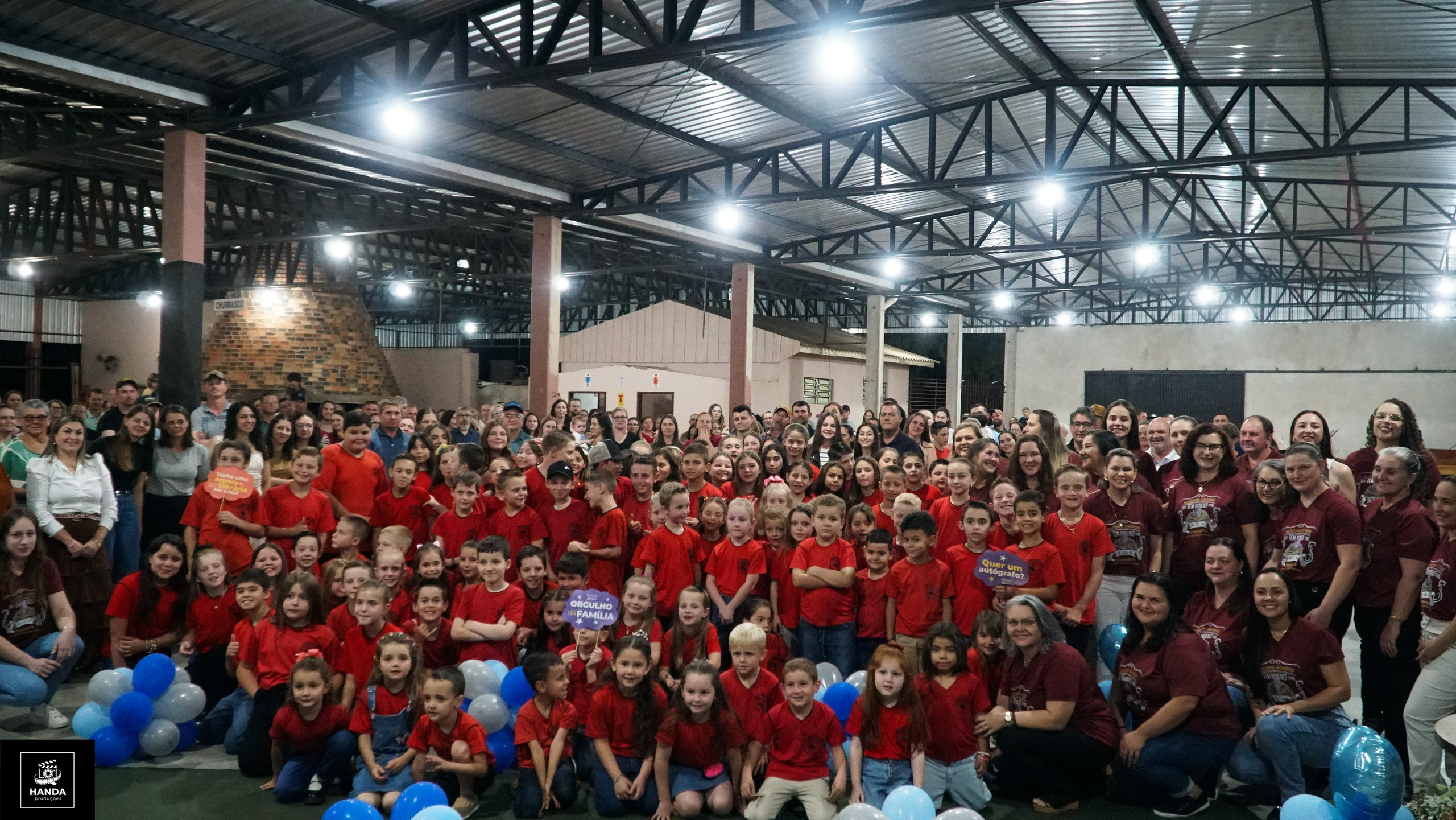 Noite autógrafos colégio Aurélio Buarque de Holanda. Handa Produções