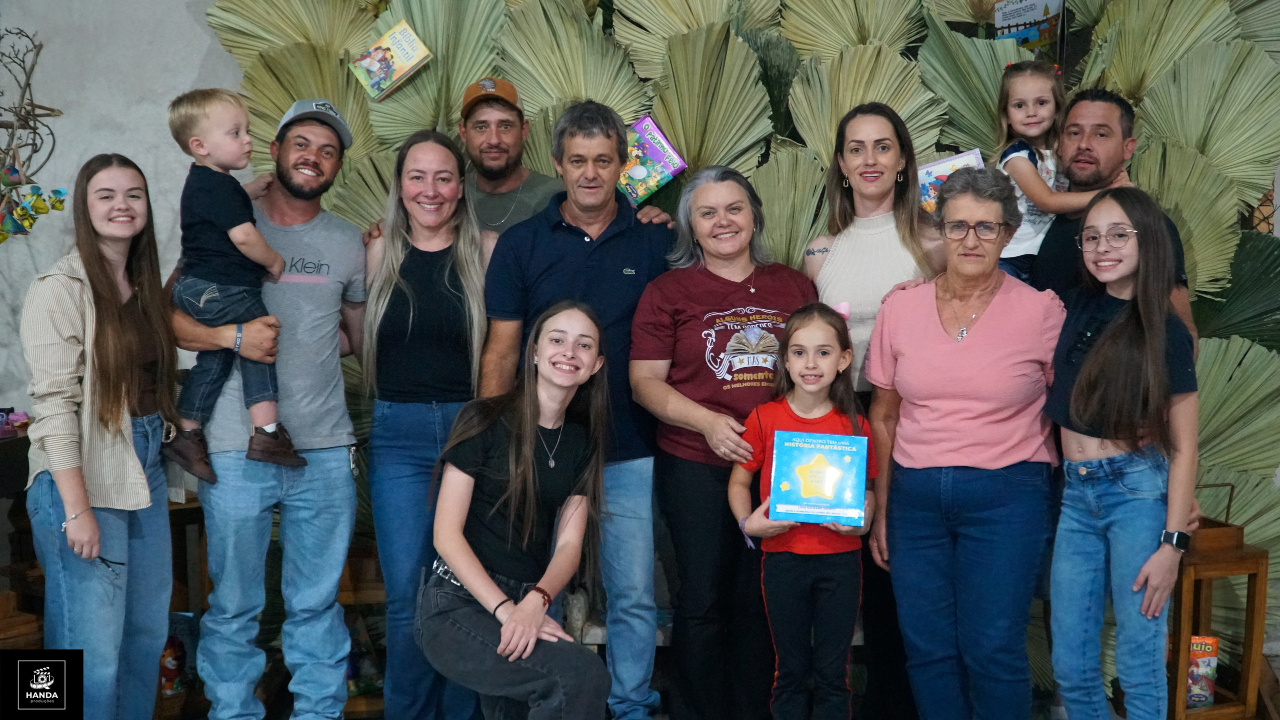 Noite autógrafos colégio Aurélio Buarque de Holanda. Handa Produções