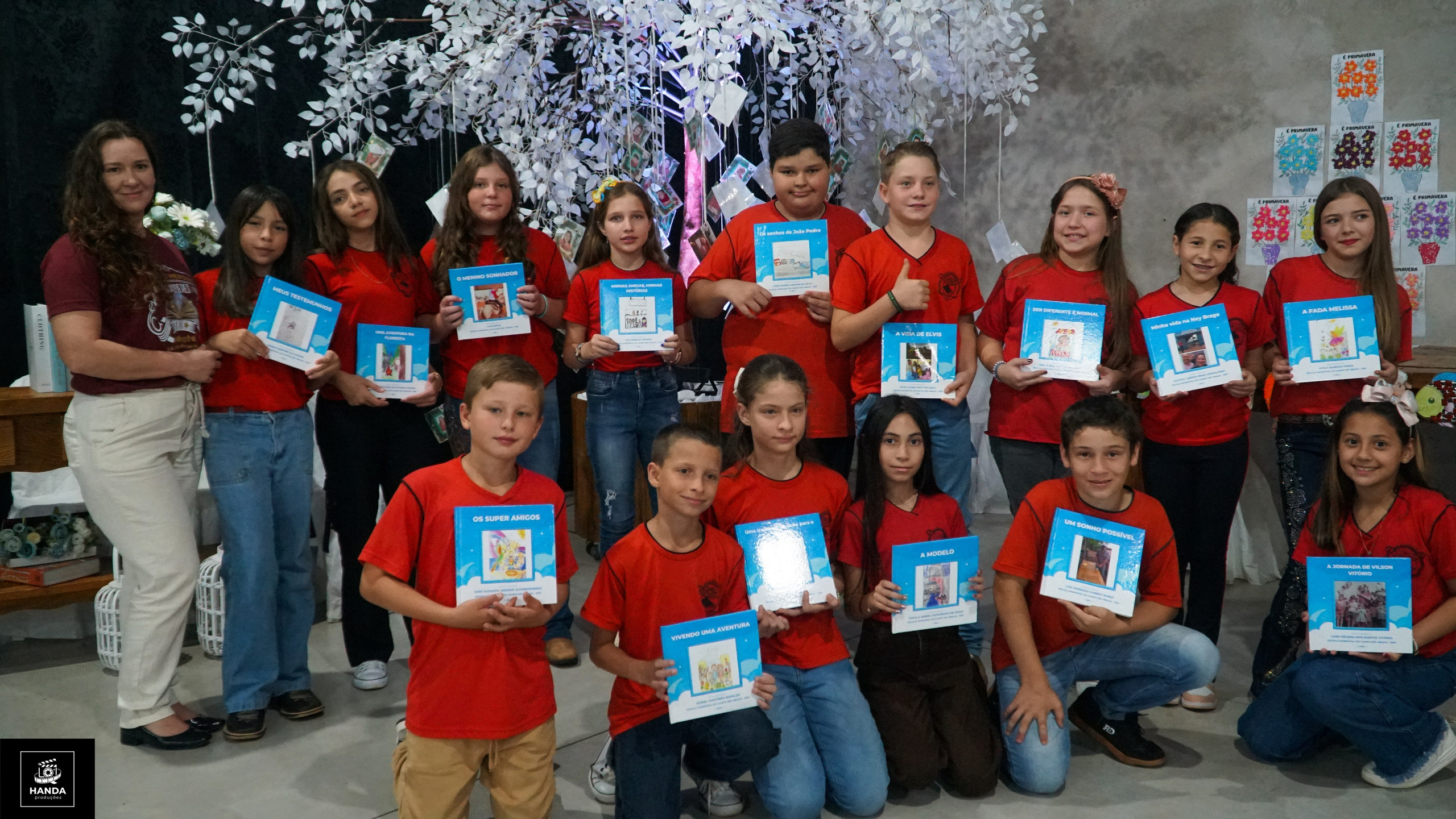 Noite autógrafos colégio Aurélio Buarque de Holanda. Handa Produções