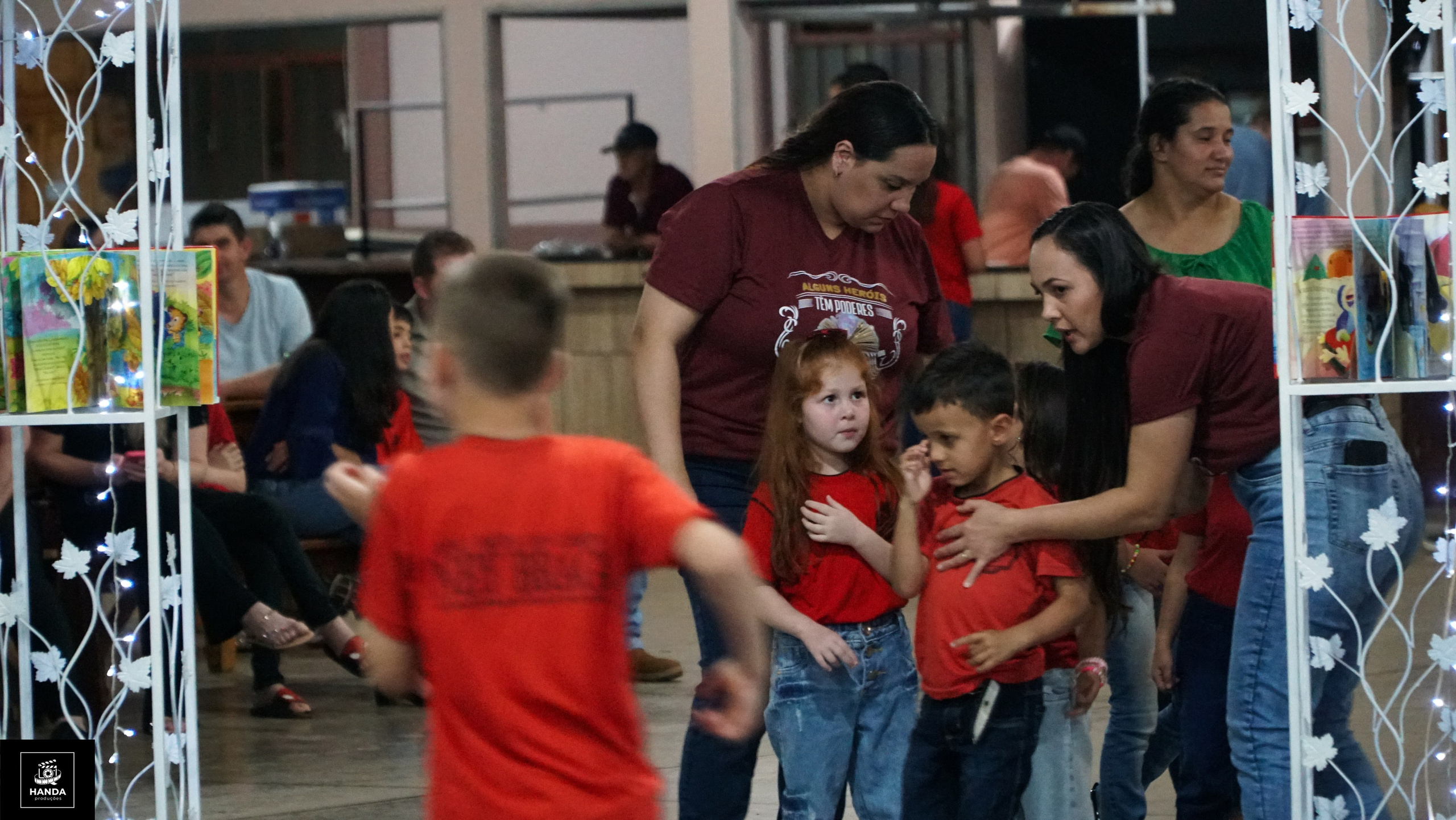 Noite autógrafos colégio Aurélio Buarque de Holanda. Handa Produções