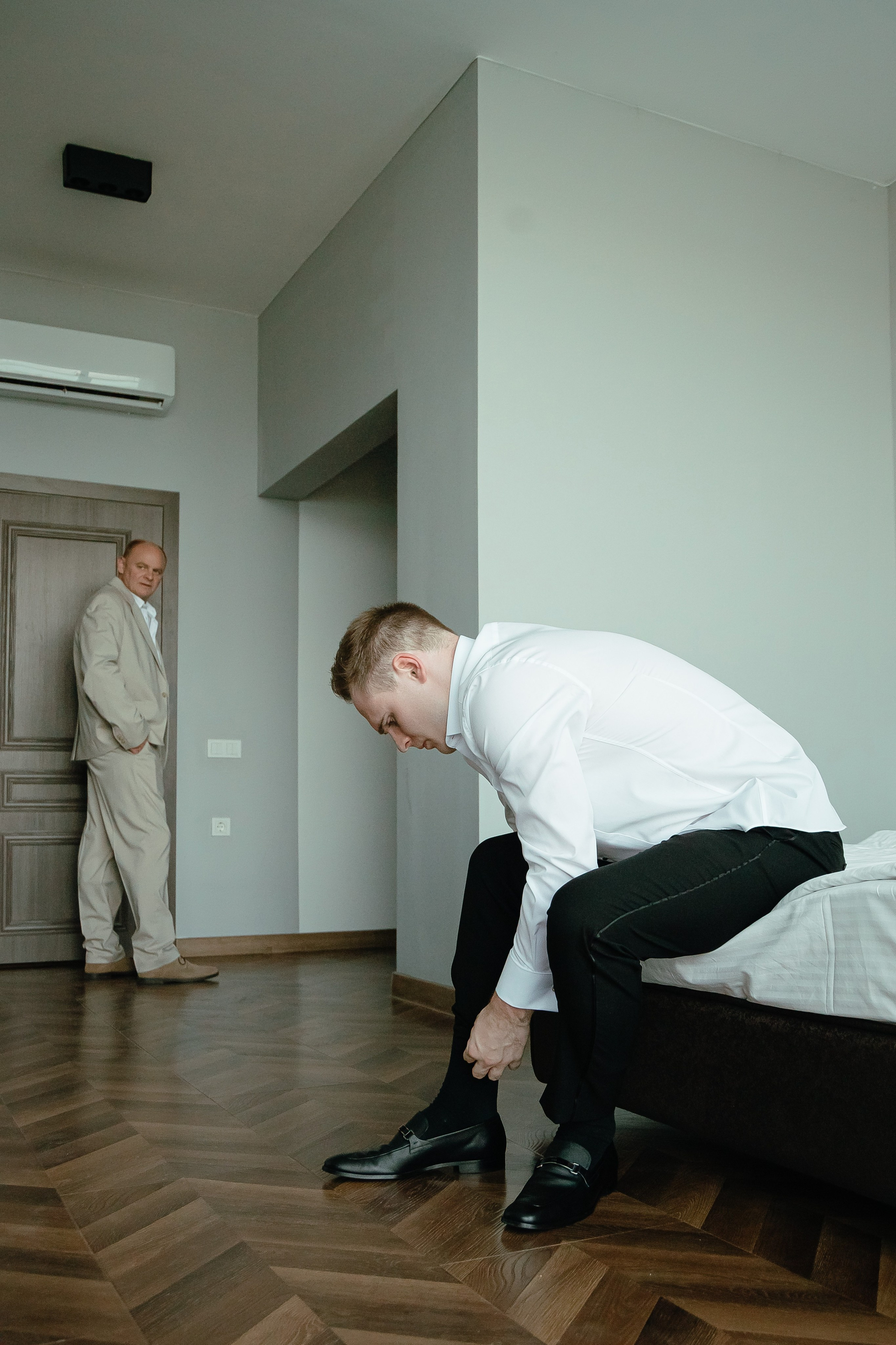 Thomas & Suyumbika. Главная