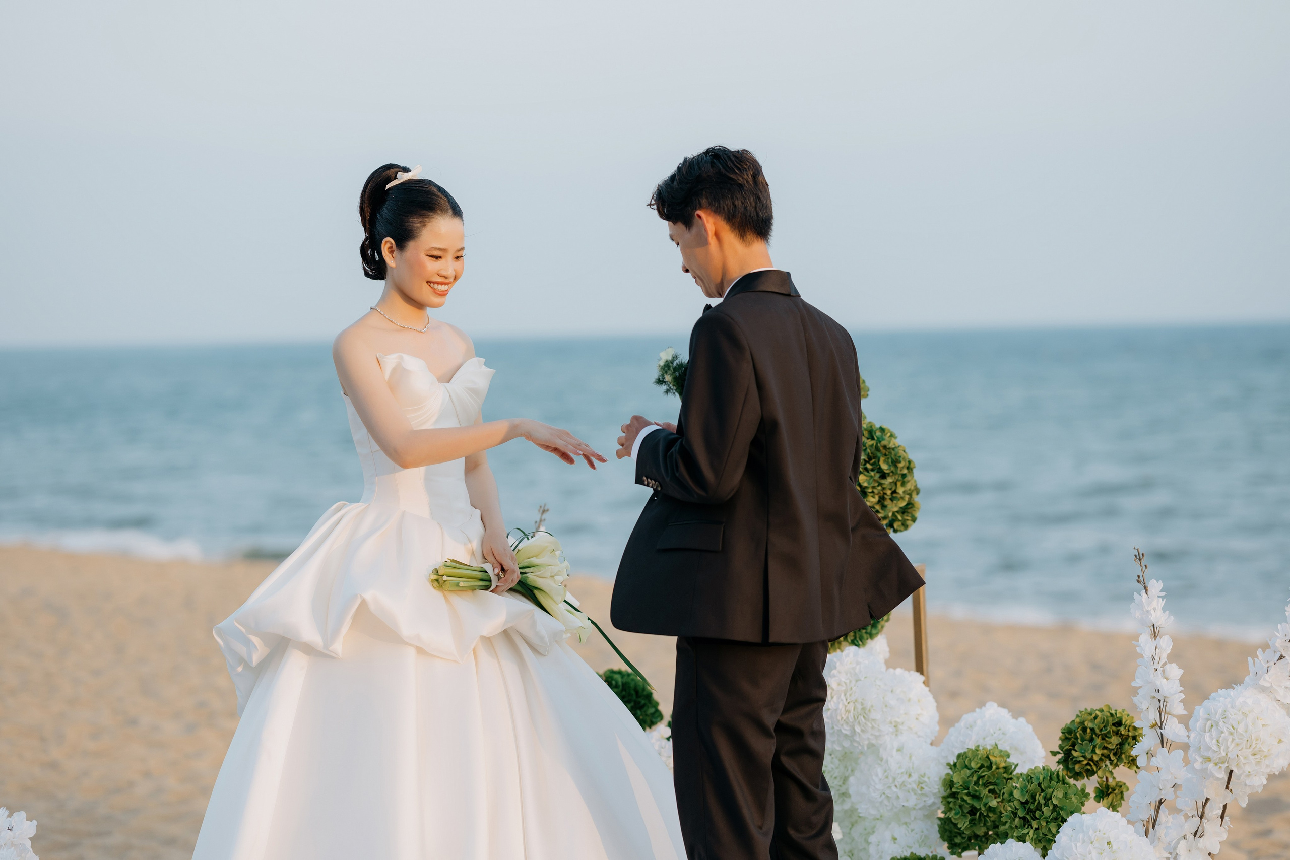DIEU & THINH/Destination Wedding. Nhiếp ảnh gia đám cưới hàng đầu tại Thành Phố Hồ Chí Minh