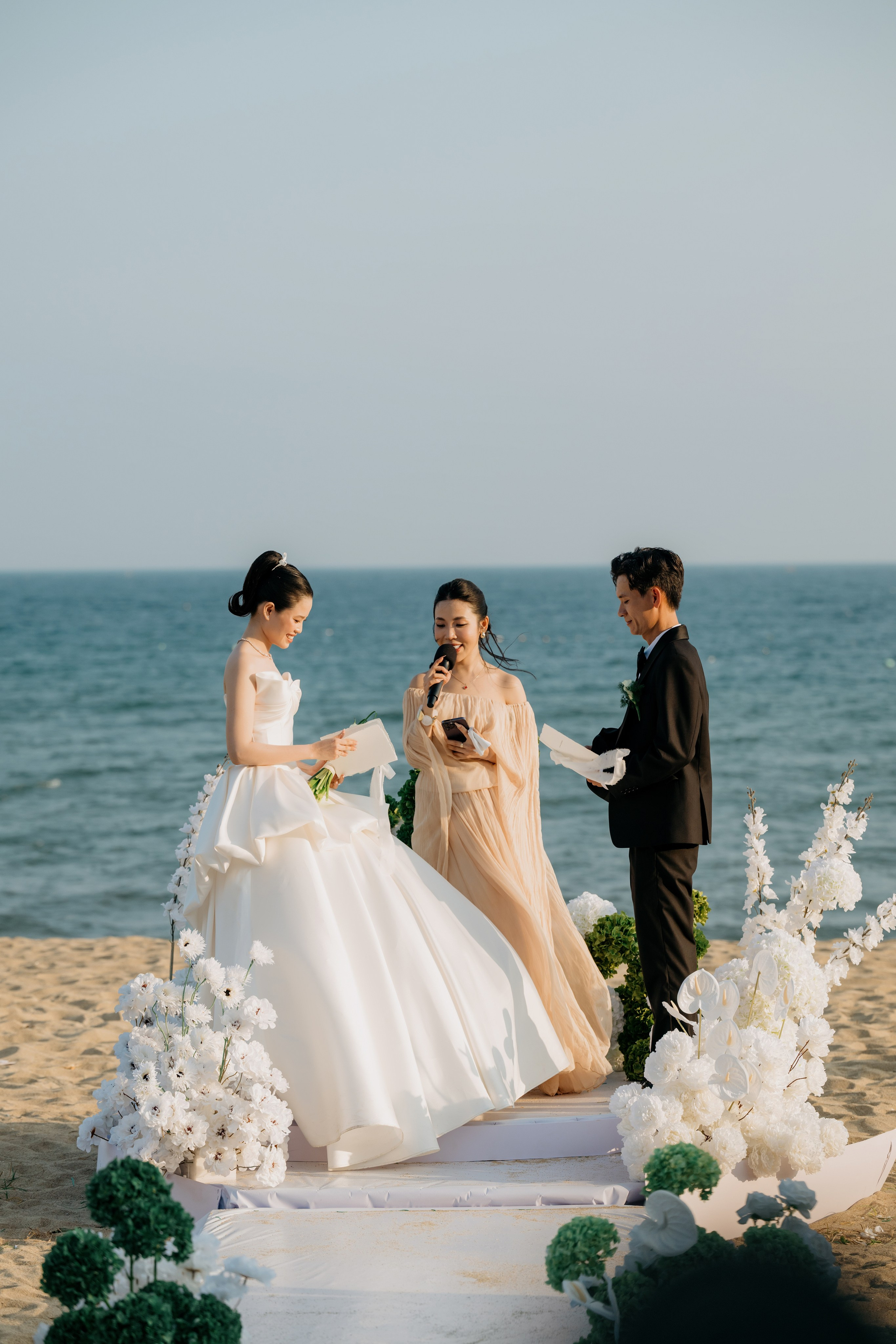 DIEU & THINH/Destination Wedding. Nhiếp ảnh gia đám cưới hàng đầu tại Thành Phố Hồ Chí Minh
