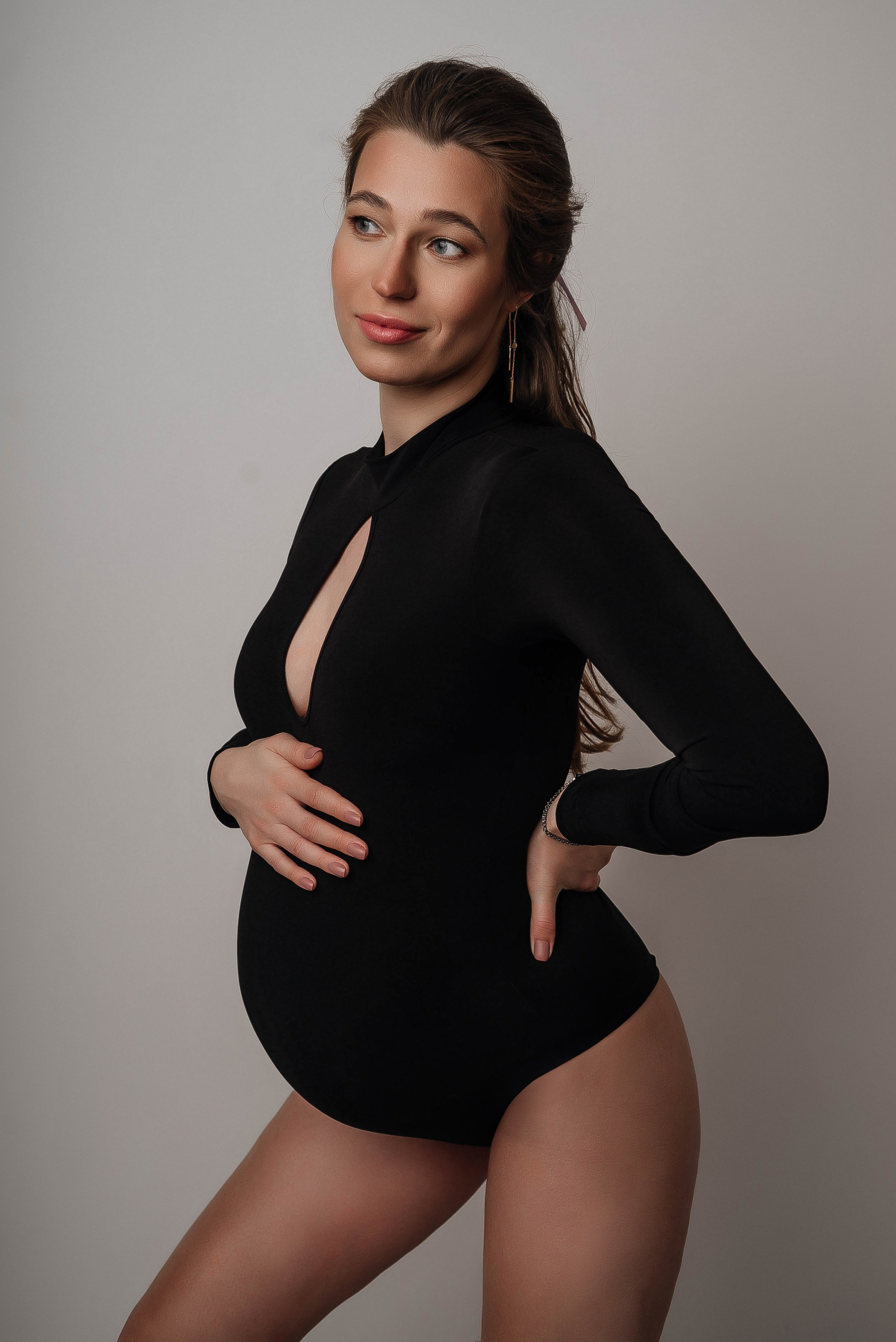 Фотосессия беременной в студии и возле моря. Портретный и семейный фотограф в Лимассоле Кипр Анна Руссу