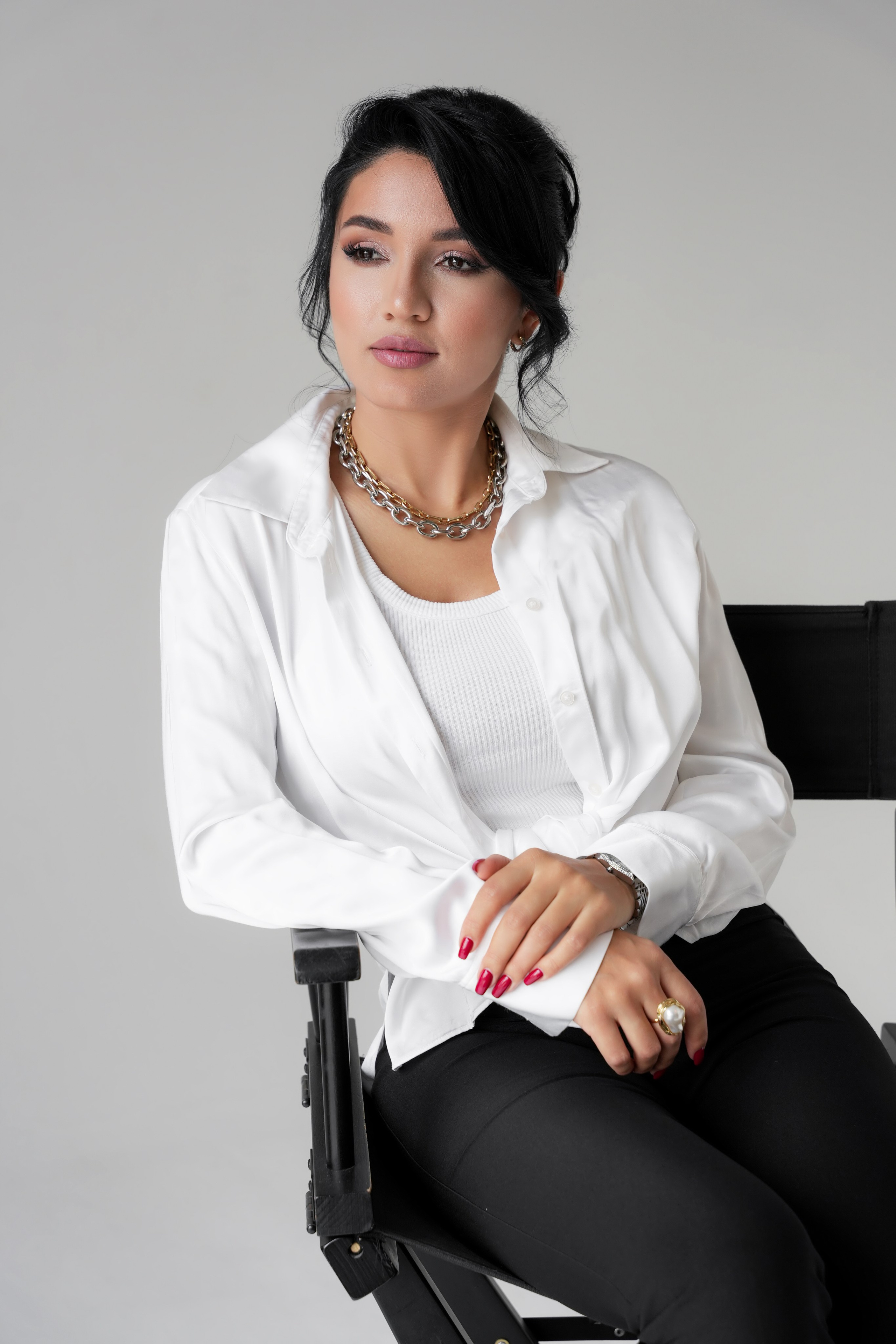 BUSINESS PORTRAIT. Photo and video production. Editing & retouching services. Training