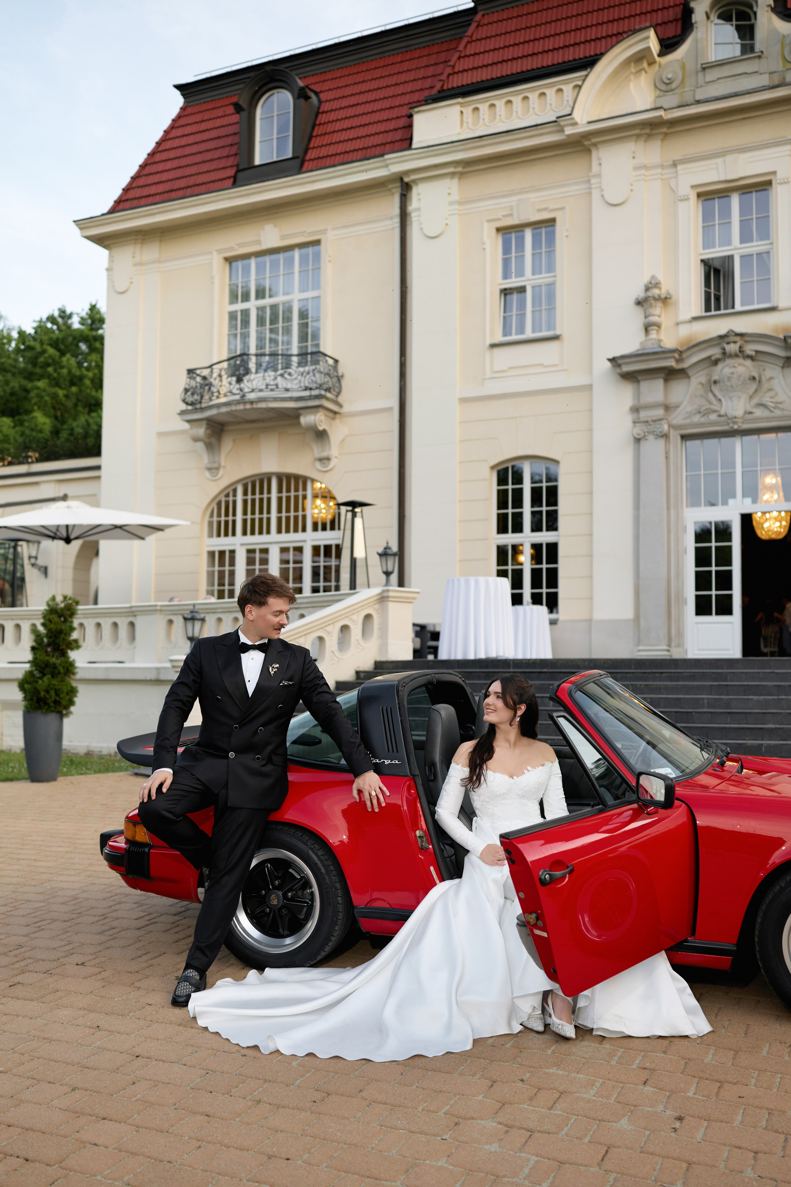 Wiktoria & Kacper. Pałac Goetz. Fotograf ślubny i rodzinny w Krakowie Yana Klymova