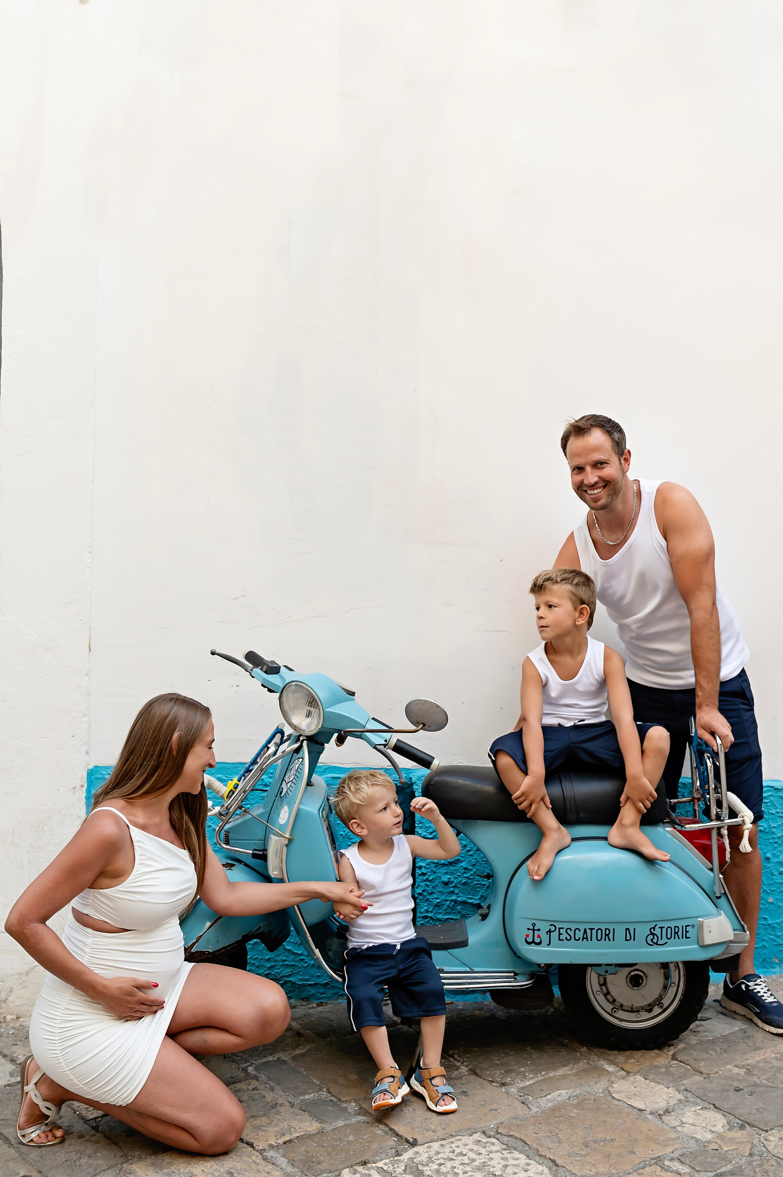 Family Photoshoot in Gallipolli with Sandro&Laura. Vacation & Portrait Photographer in Puglia and Matera| Romantic Photo Walks in Italy