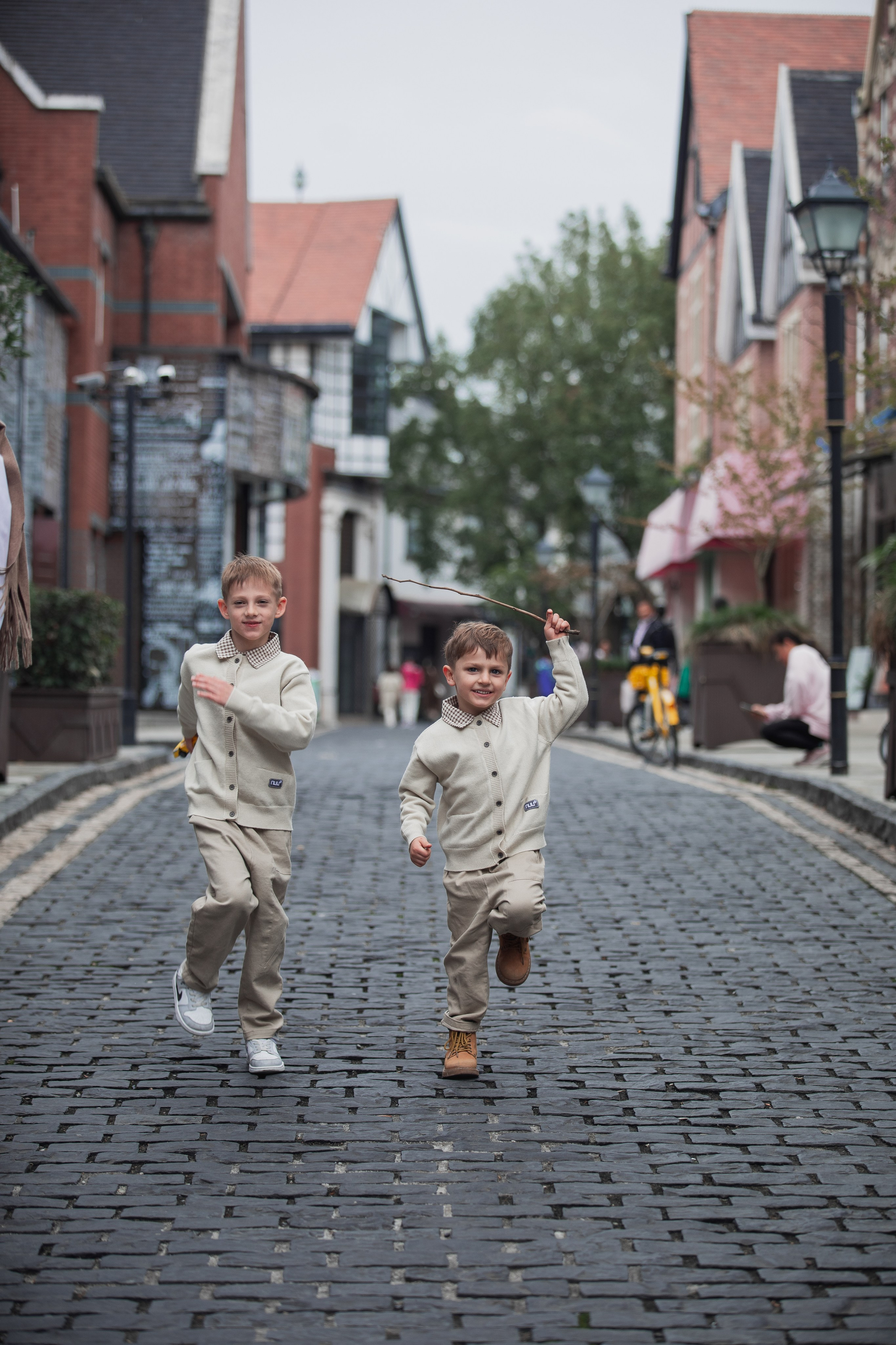 Family photoshoot in Temsa town, Shanghai. Photographer in Shanghai — Lola Pidluskaya
