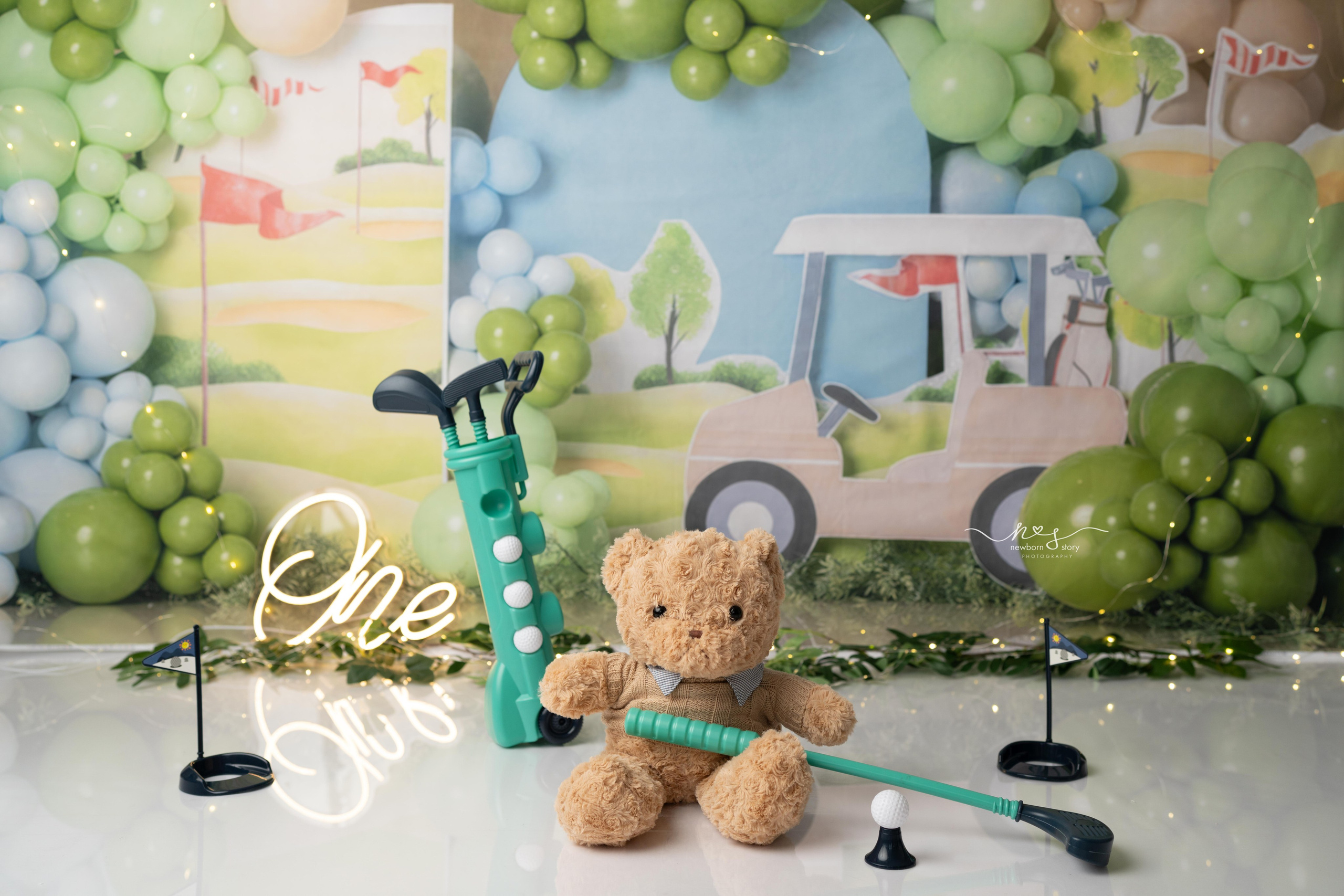 CAKE SMASH PHOTOGRAPHY. Newborn, Sitter and Cake Smash Photographer in Doha, Qatar