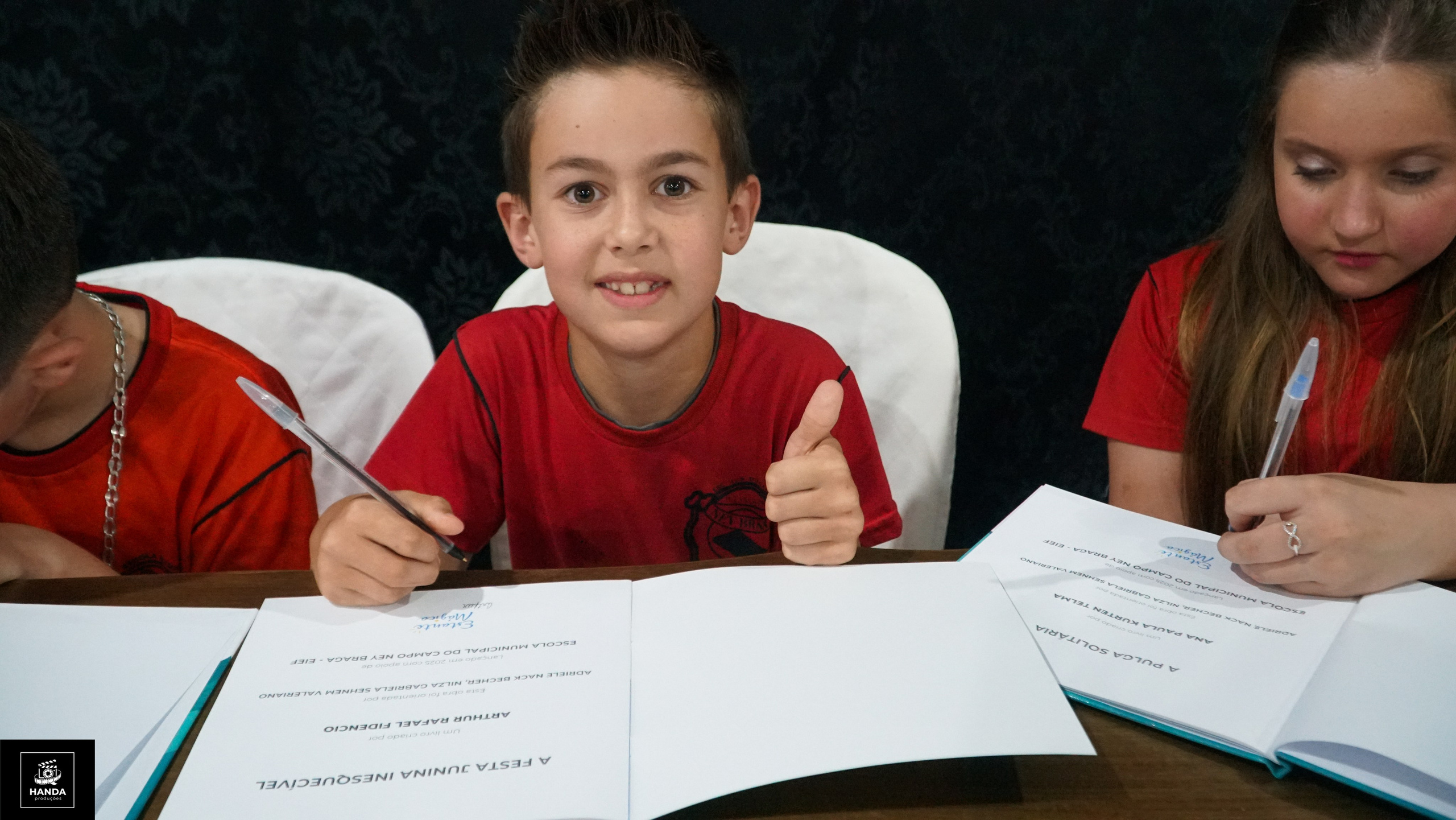 Noite autógrafos colégio Aurélio Buarque de Holanda. Handa Produções