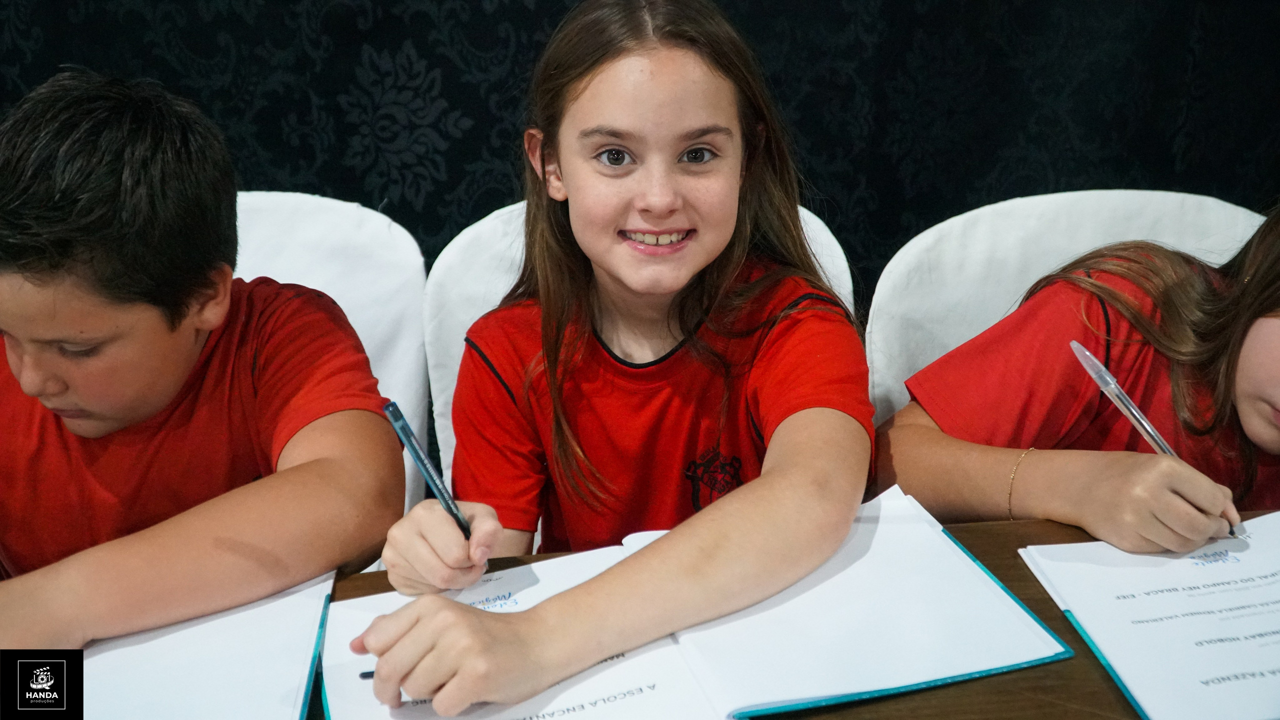Noite autógrafos colégio Aurélio Buarque de Holanda. Handa Produções
