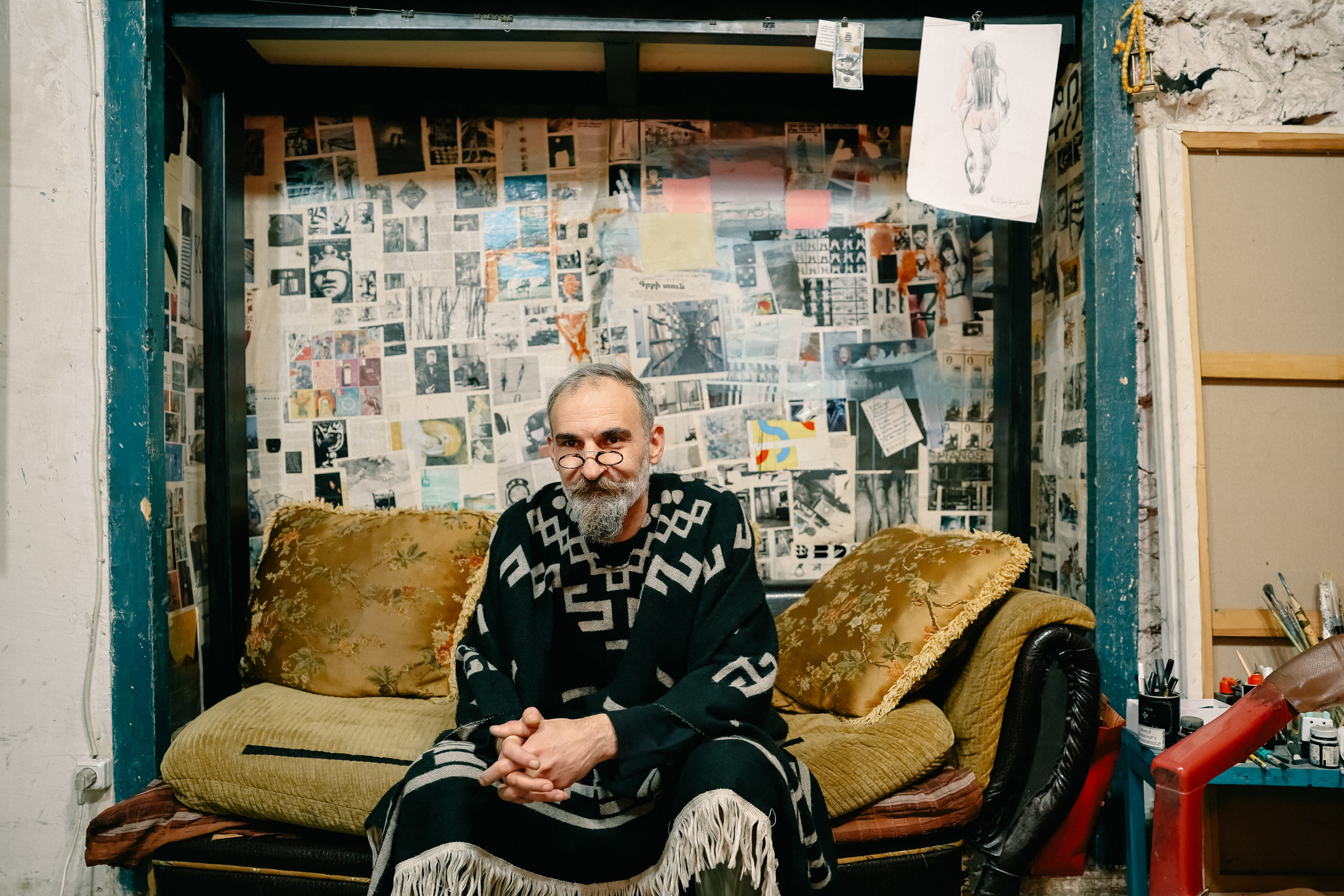 Reportage (artist's studio, sed velikodny — rush). Asmikiam