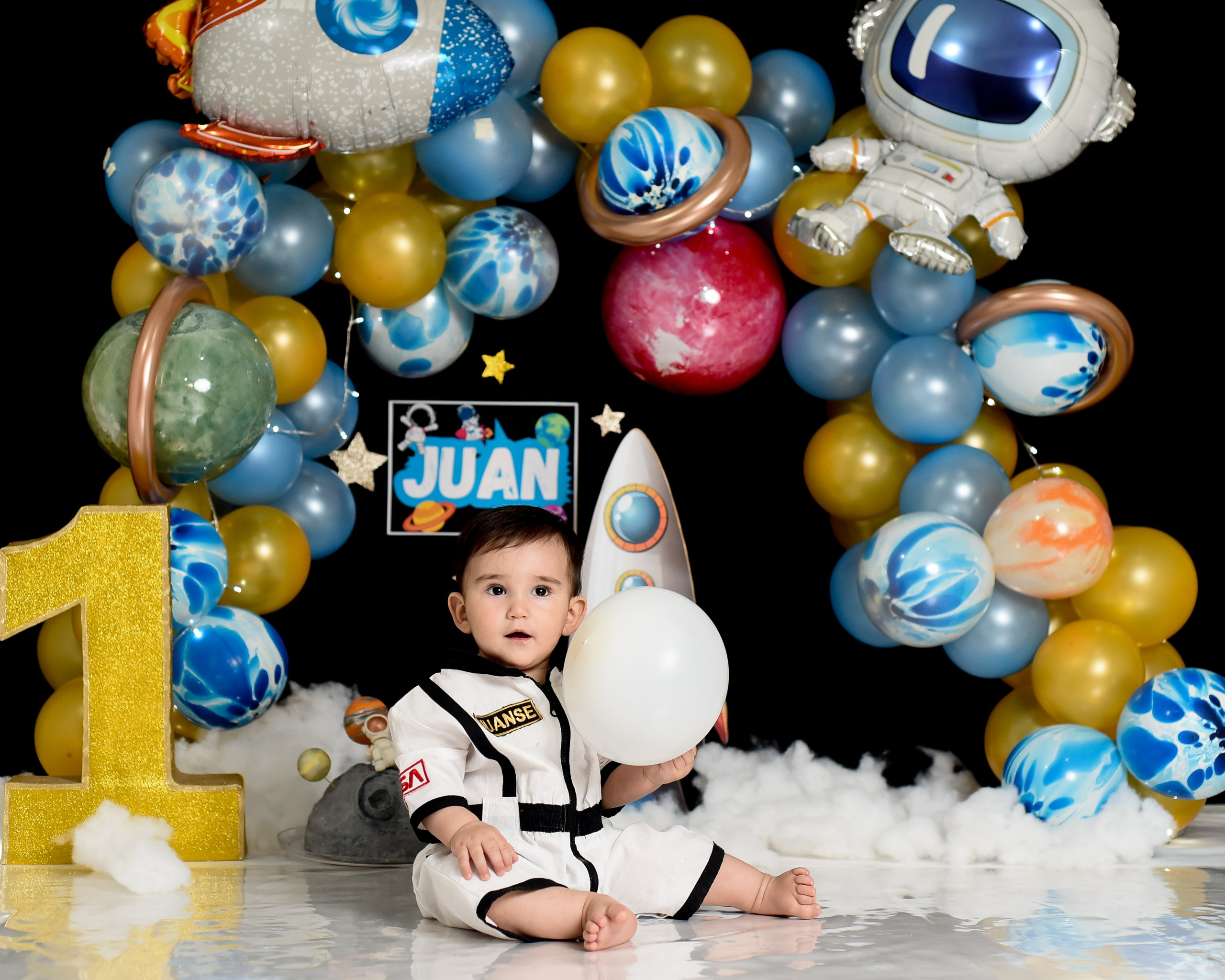 Sesión 1er año de Juan. Temática: Astronauta. Fotografo de casamiento en misiones y fotógrafo de familia  Posadas