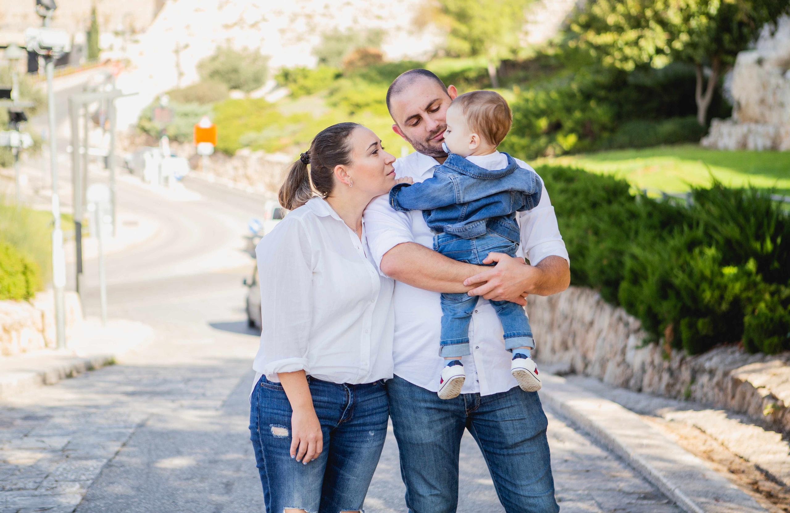 AT THE WALLS OF THE OLD CITY. PHOTOGRAPHER IN ISRAEL