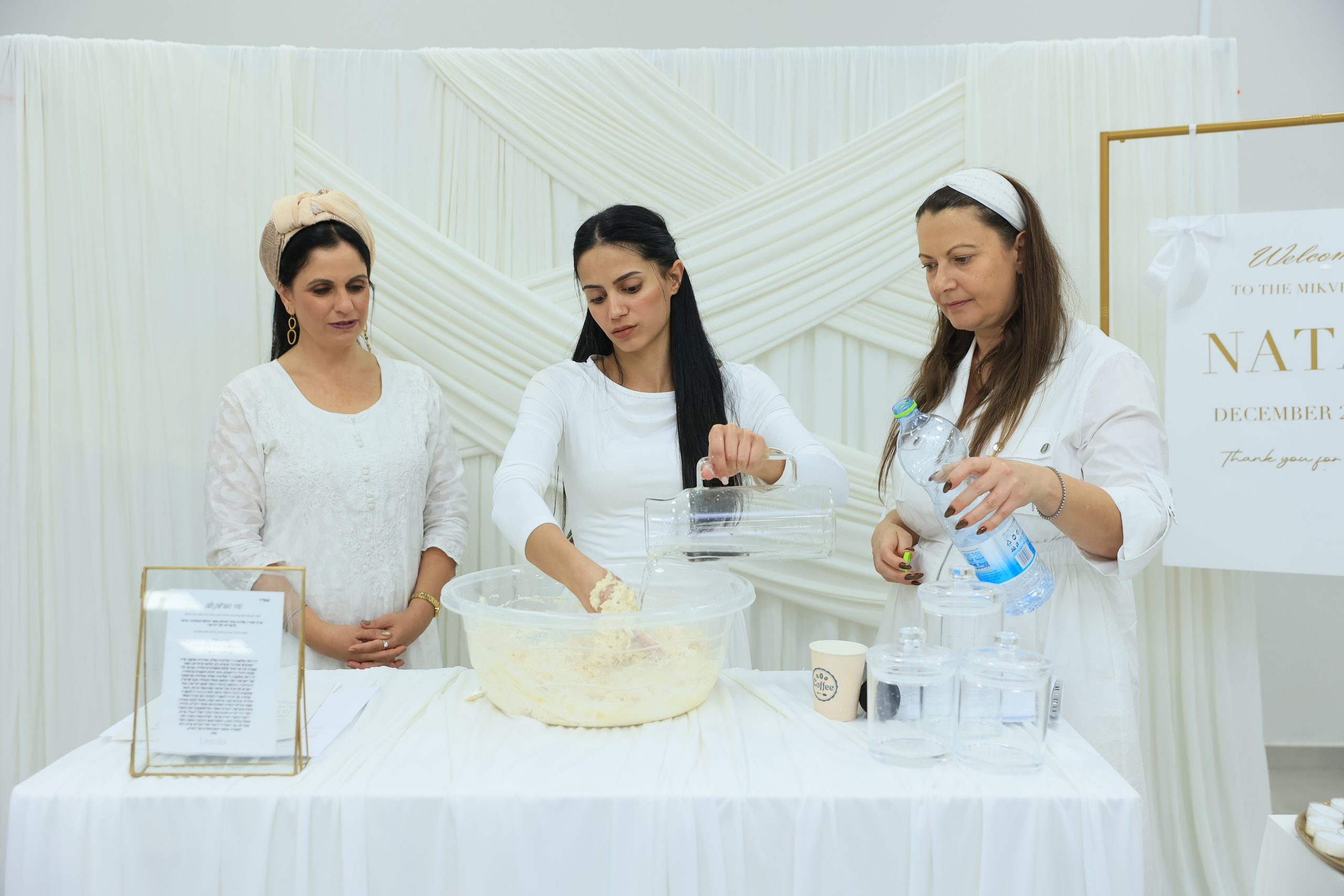 נטף הפרשת חלה. שני ויזל | צלמת הריון, צילומי משפחה וצילומי בוק בת מצווה