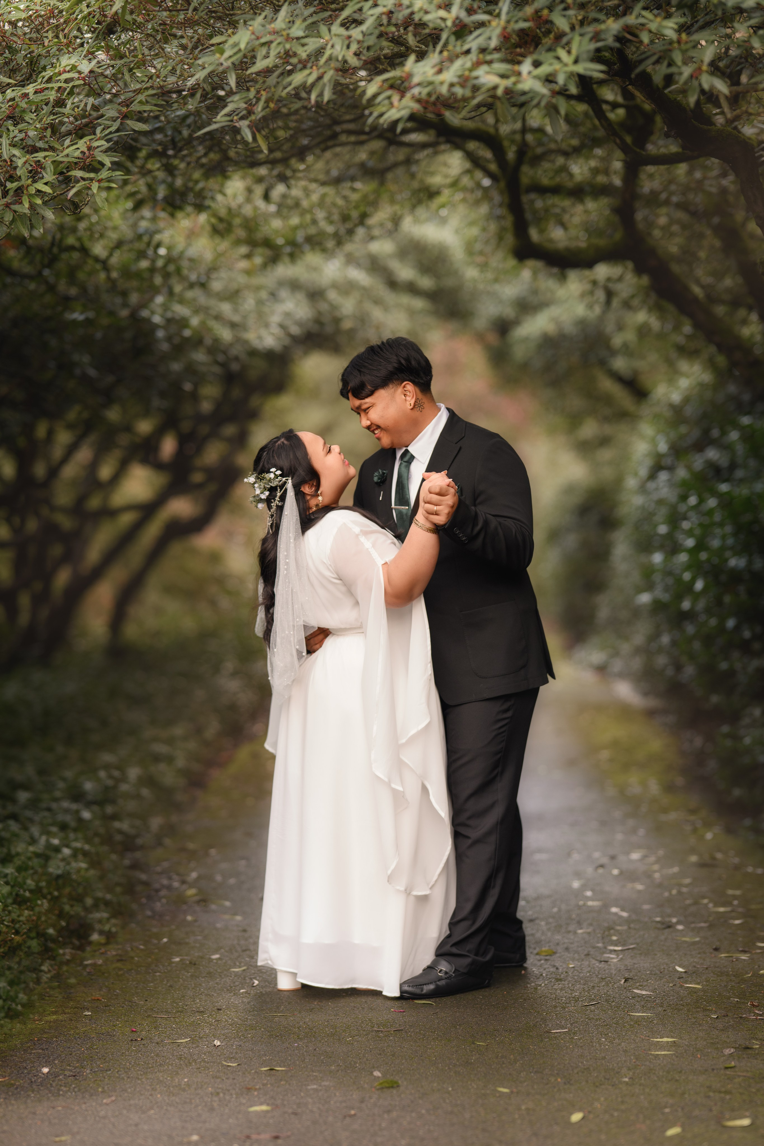 Andrew & Nicole. Wedding & portrait photography in the Seattle Area. Helen Michelle photographer