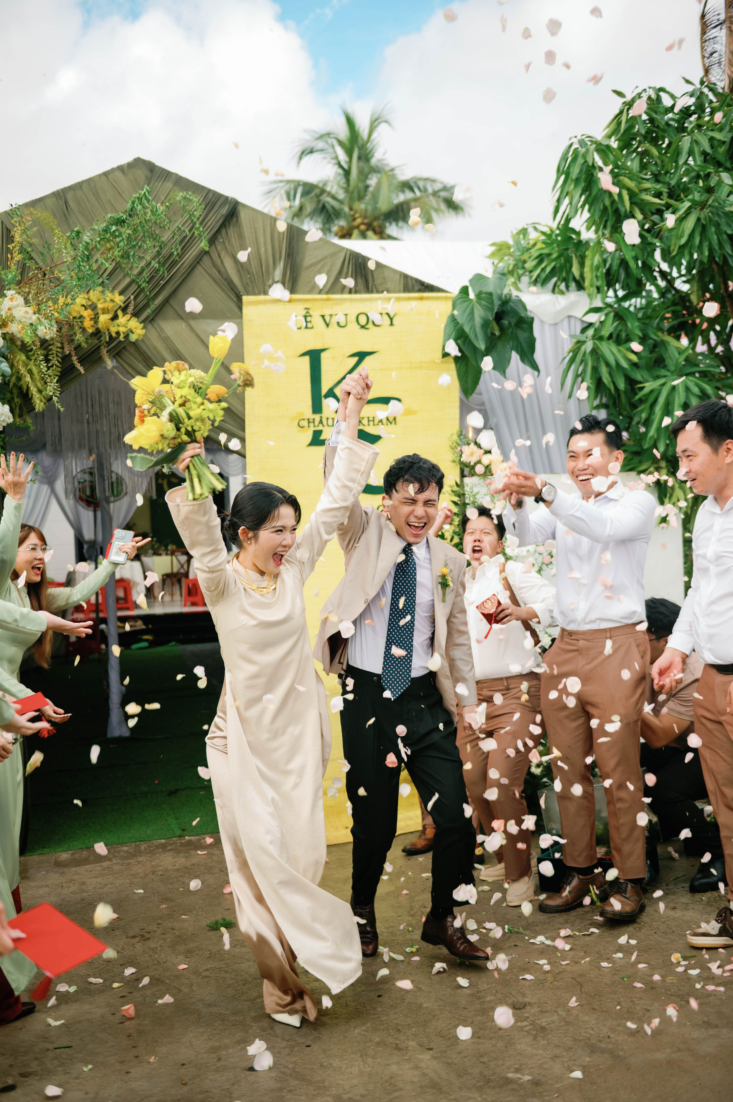 Khâm & Châu. Cam Images