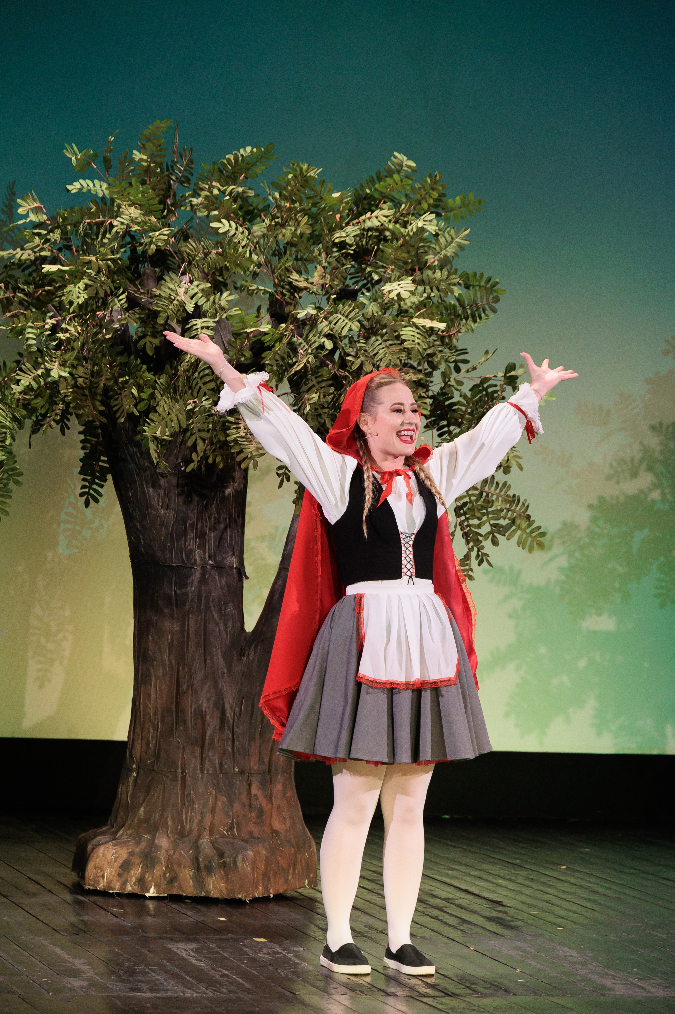 Clounella. Povestea Scufita rosie. ✔️ Фото Видео на свадьбы и крестины Молдова — Cinematic.md