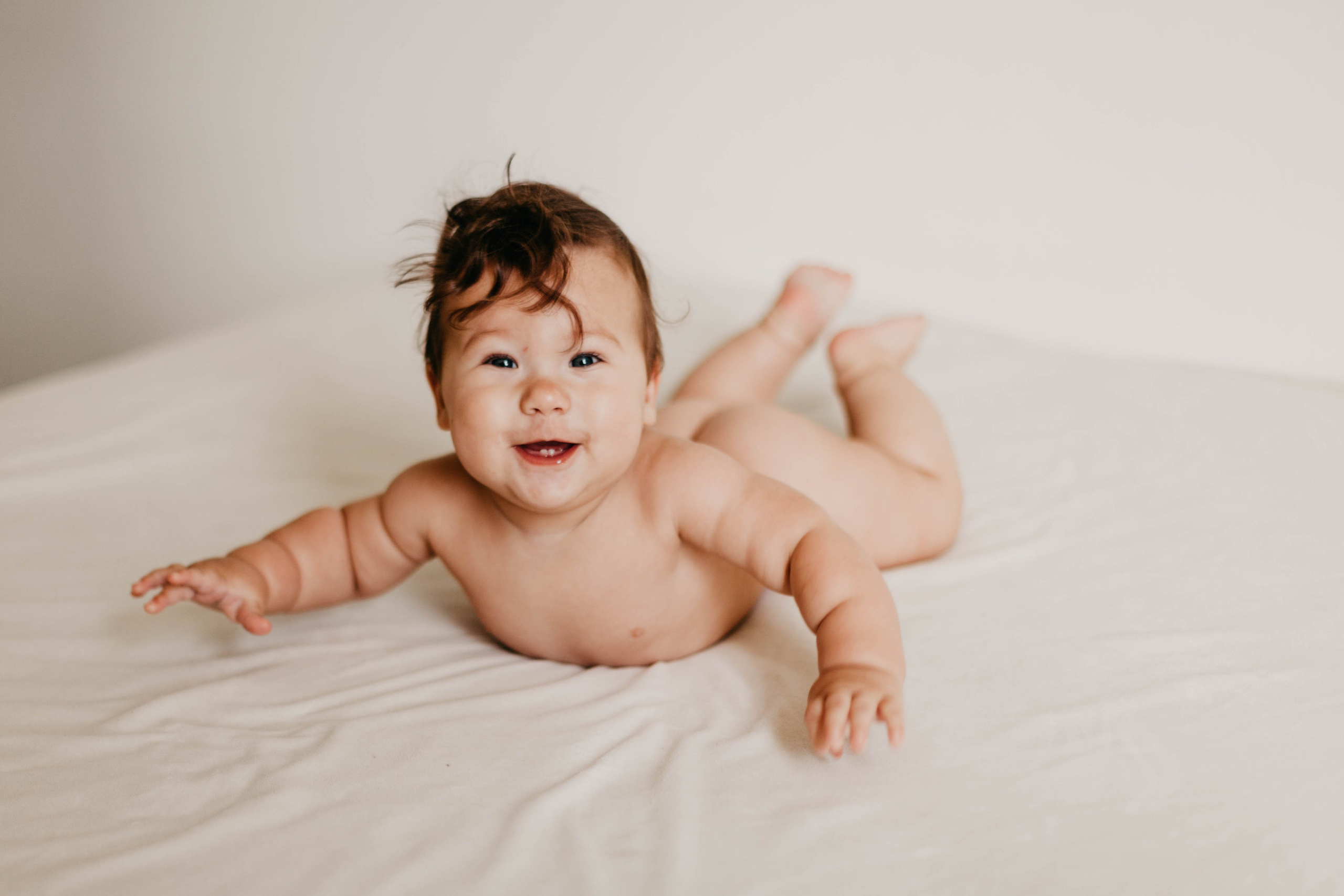 Bebê em casa. Fotógrafa de família