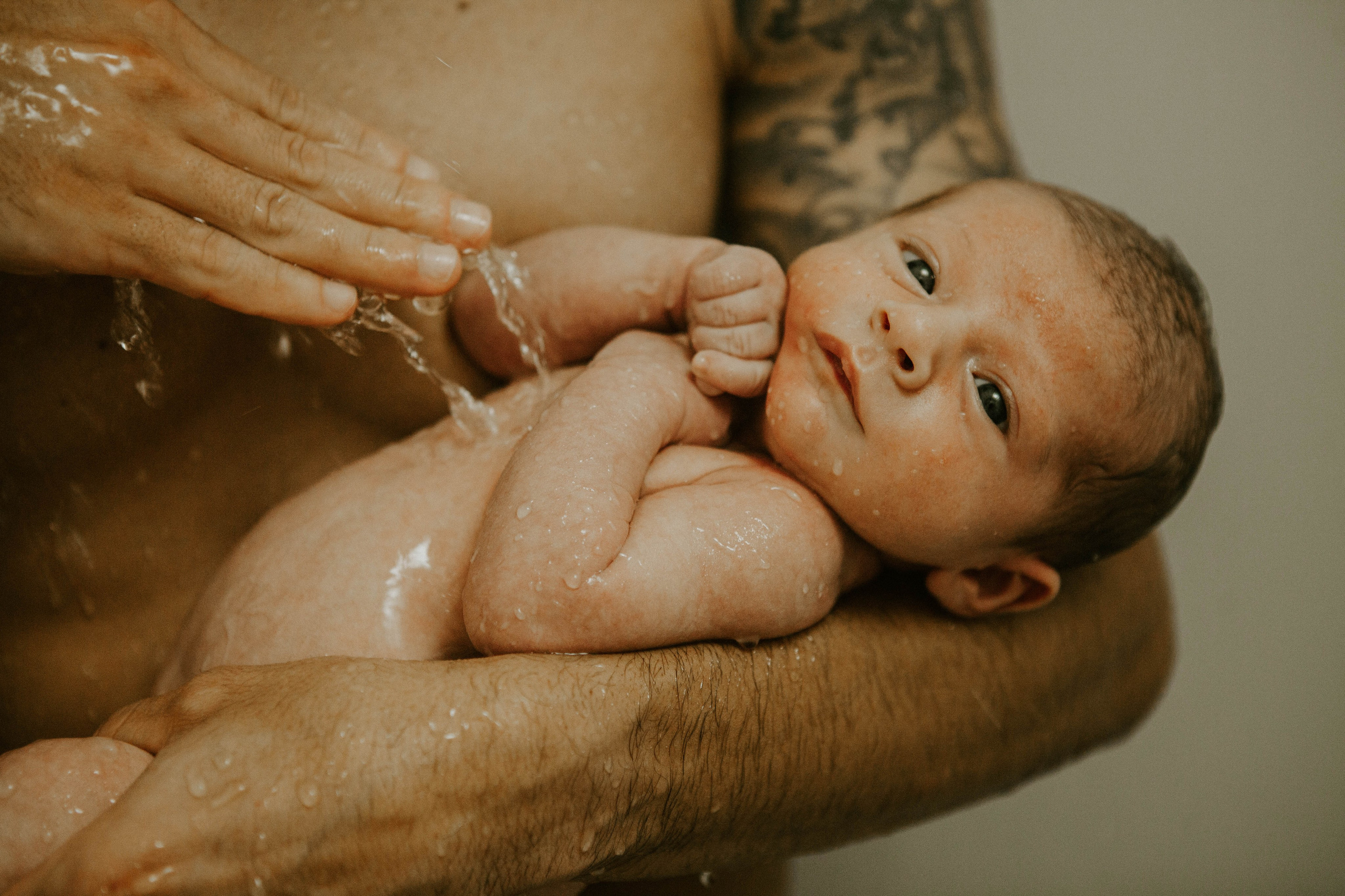 Bebê em casa. Fotógrafa de família