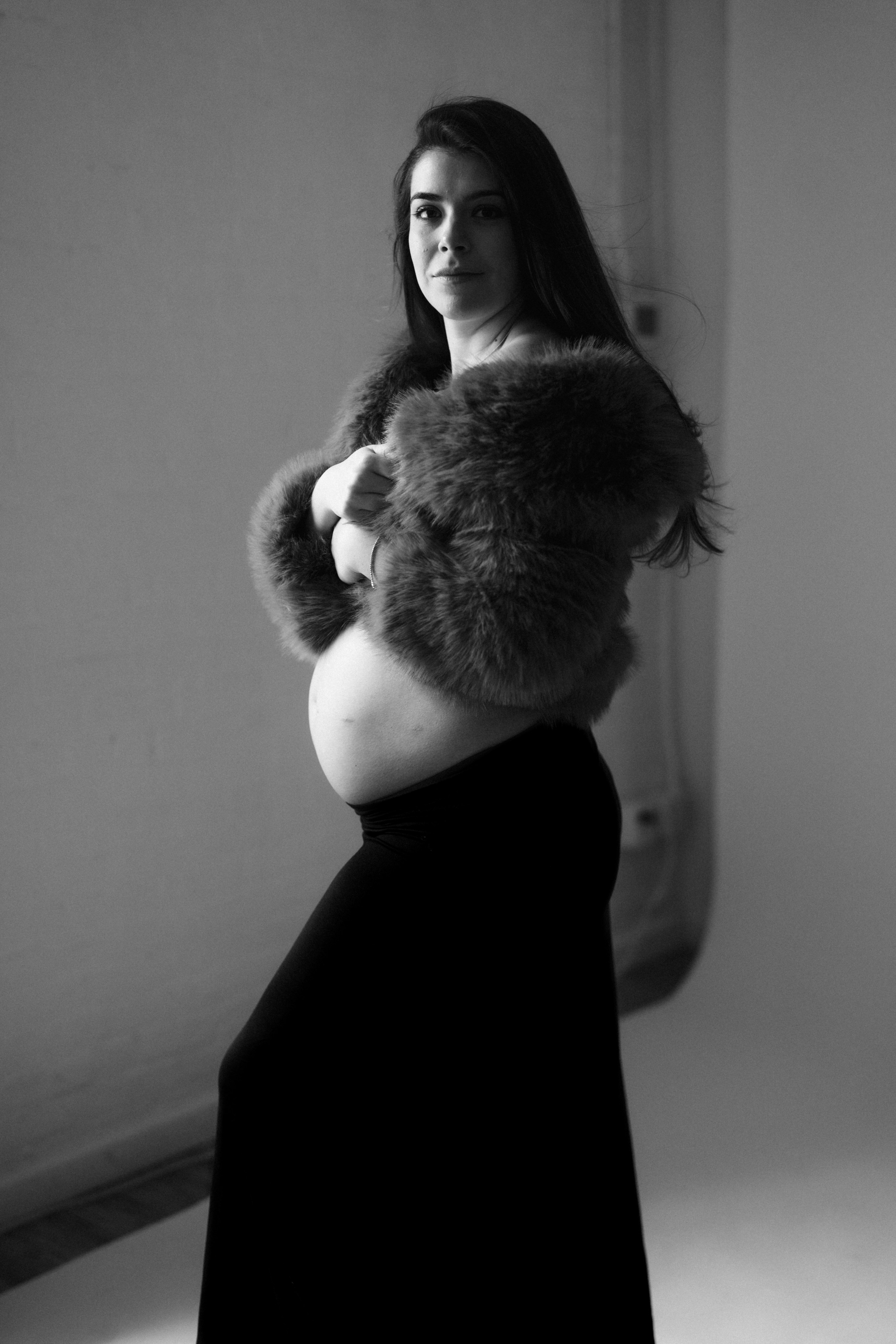 Nicole. Modern maternity photographer in Long Island New York