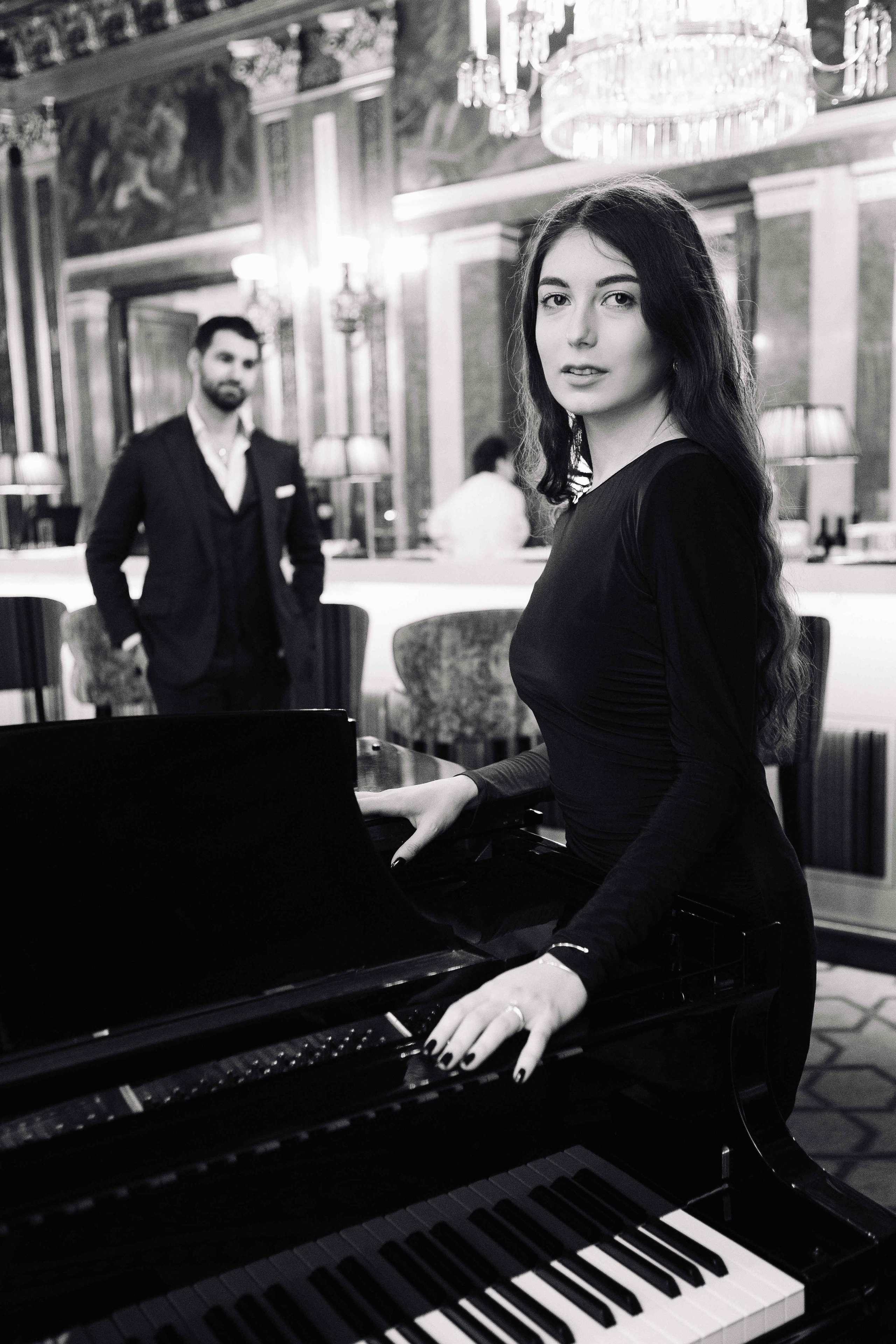 A LOVE STORY IN VIENNA. PHOTOGRAPHER IN ISRAEL