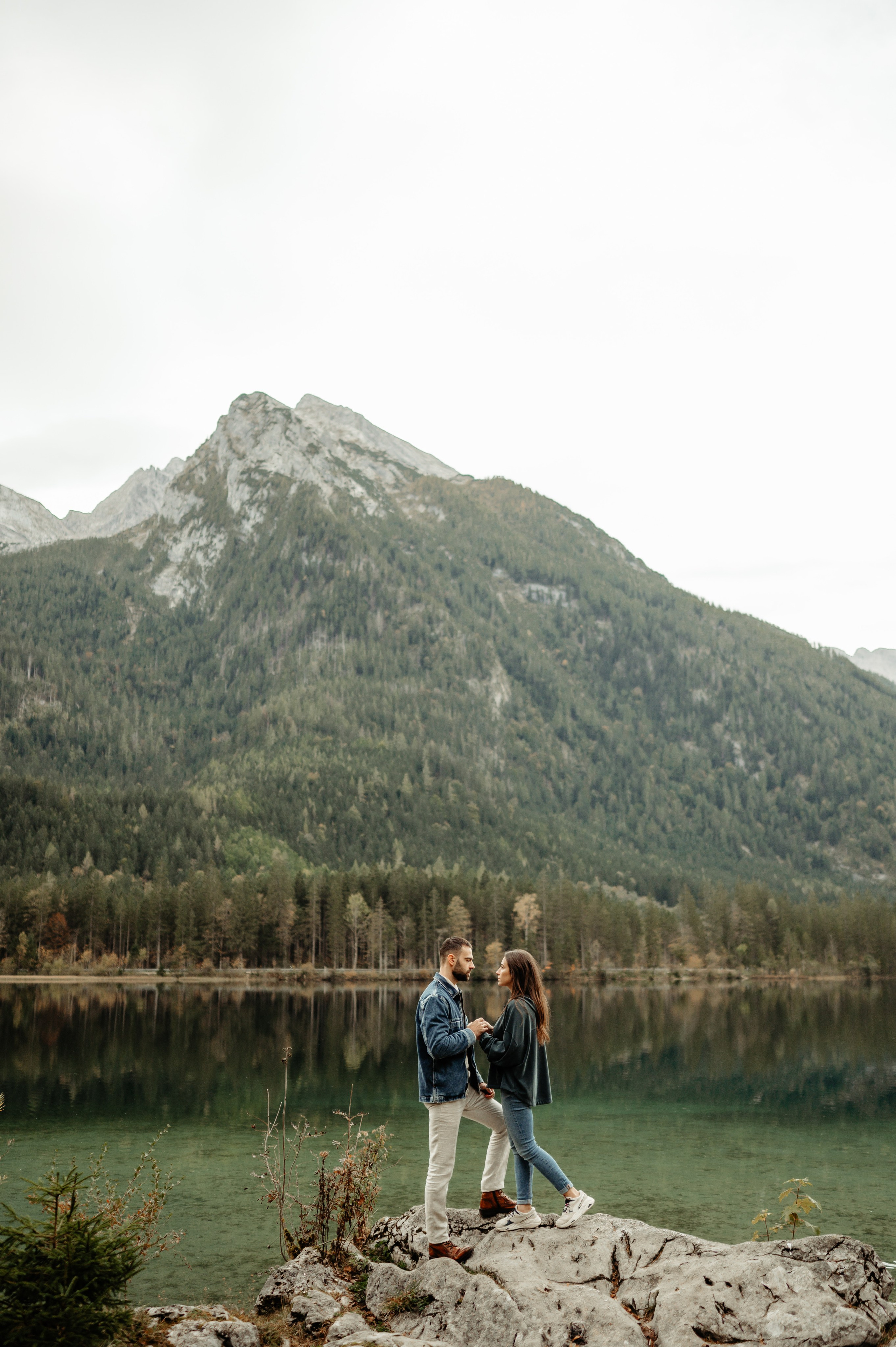 Denis Hanganu din Clanul si sotia lui Raluca, in Hintersee Austria. Proud Vision Weddings | Wedding Photography & Film — Servicii profesionale Foto Video Nunta Iasi