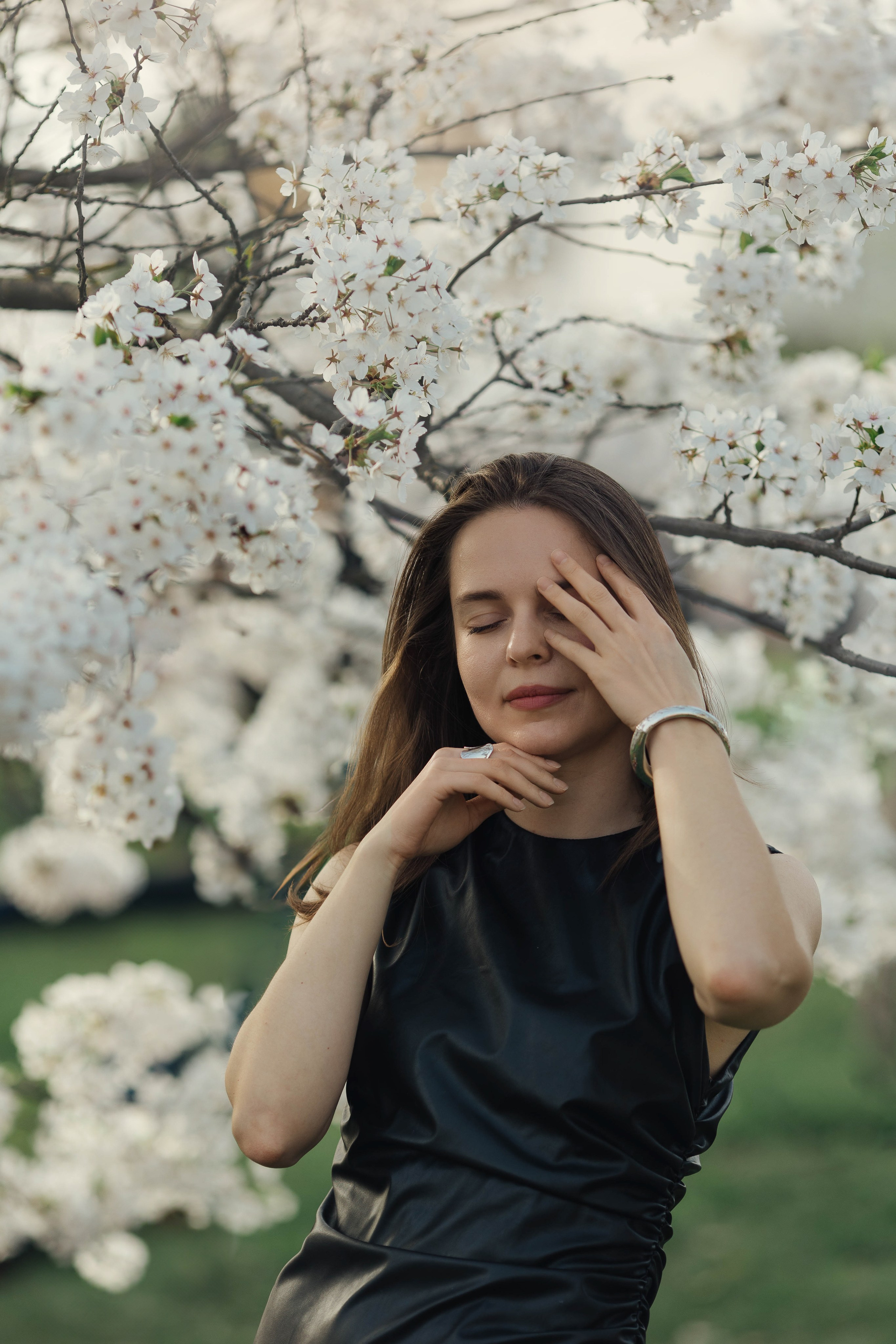 Прогулка Ольги в сакуре. Family photographer in Vilnuis Svetlana Naumova