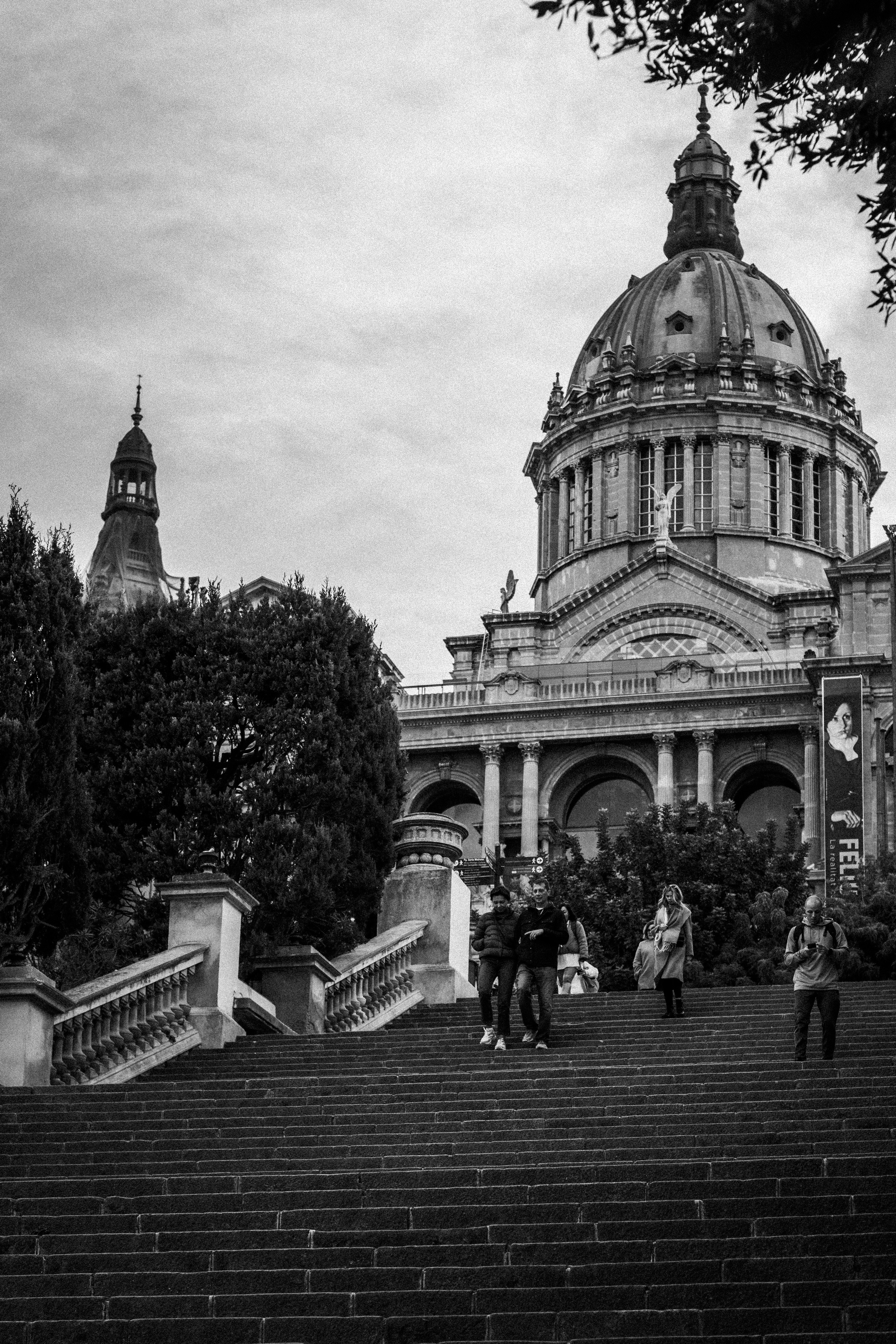 Луна, Montjuic. Главная