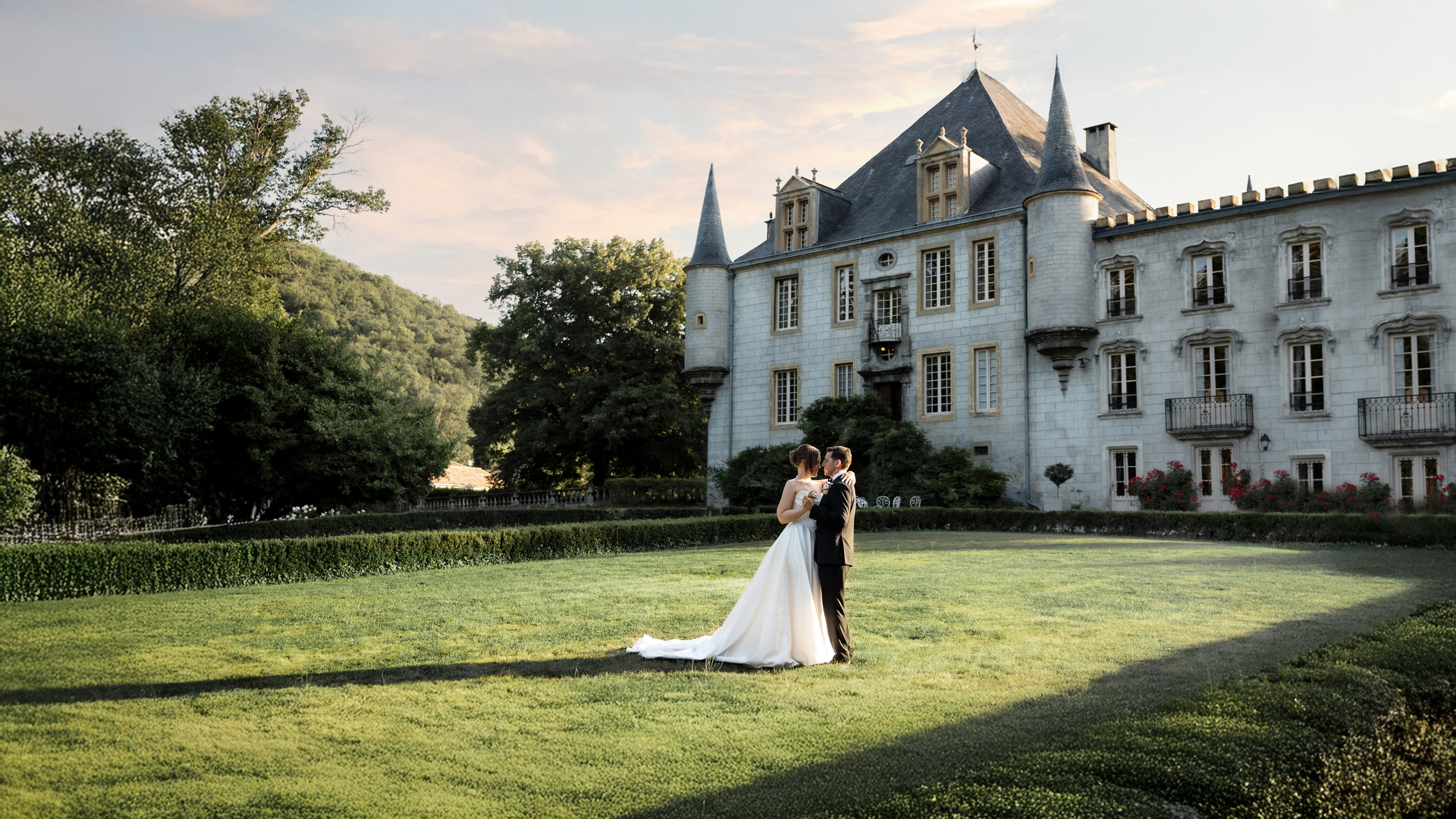 Château Elopement in Occitanie — Château Bagen | Southwest France. Eugénie Smirnova — Wedding & Elopement Photographer in Southwest France