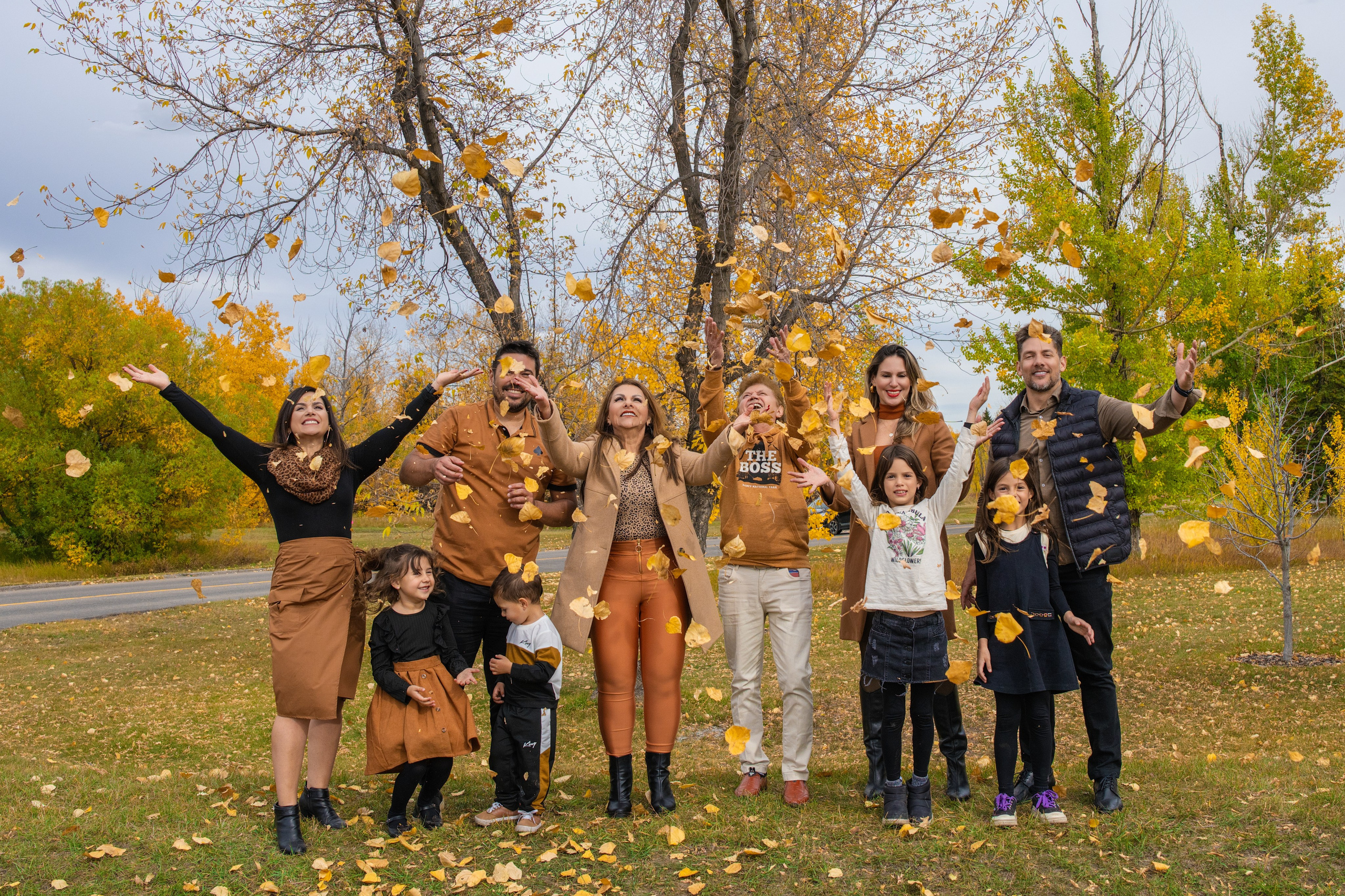 Ariana’s Family. Carlos Lima Photography — Photographer in Calgary