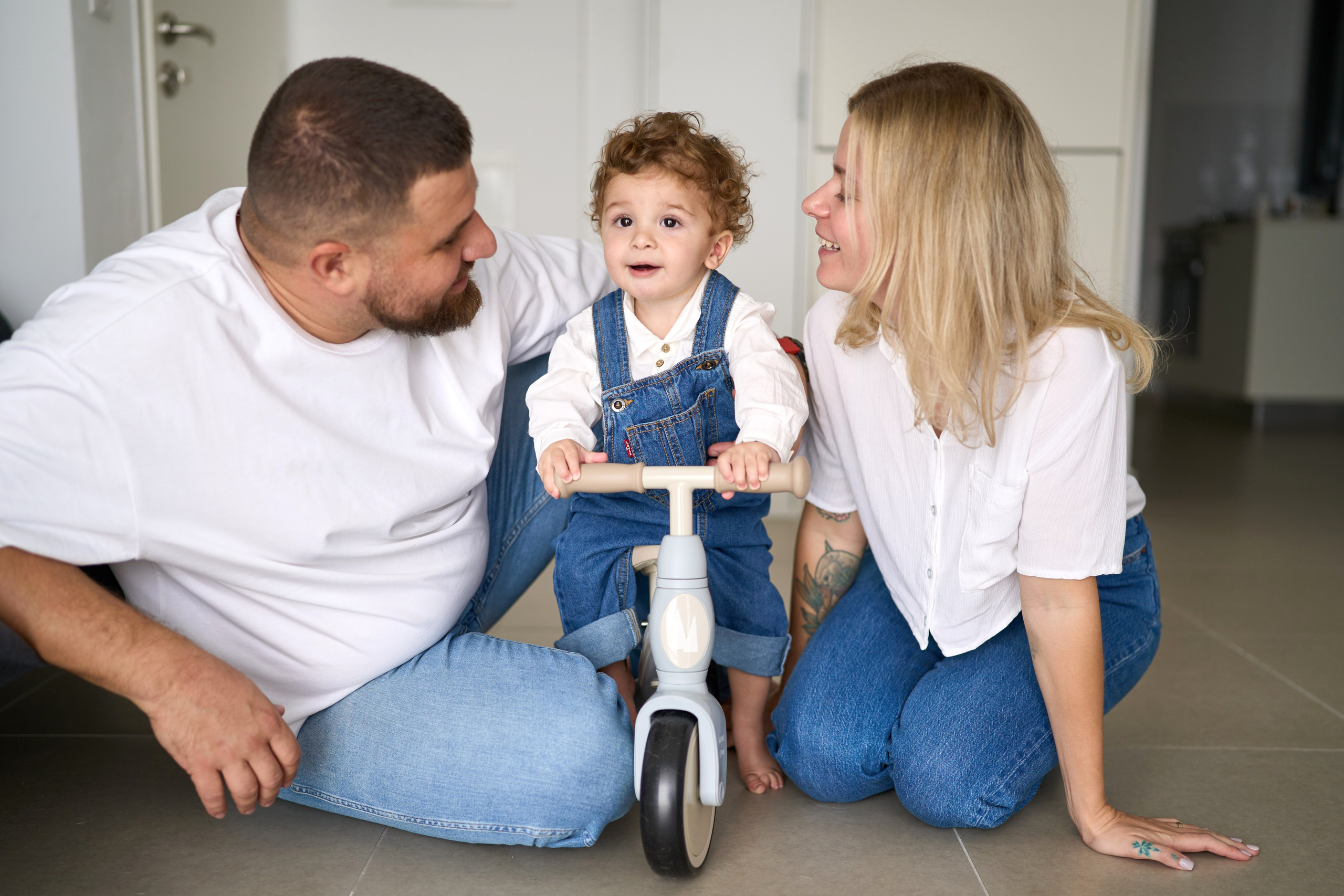 Gilad is 1 year old. צלם אלכס ברט בישראל