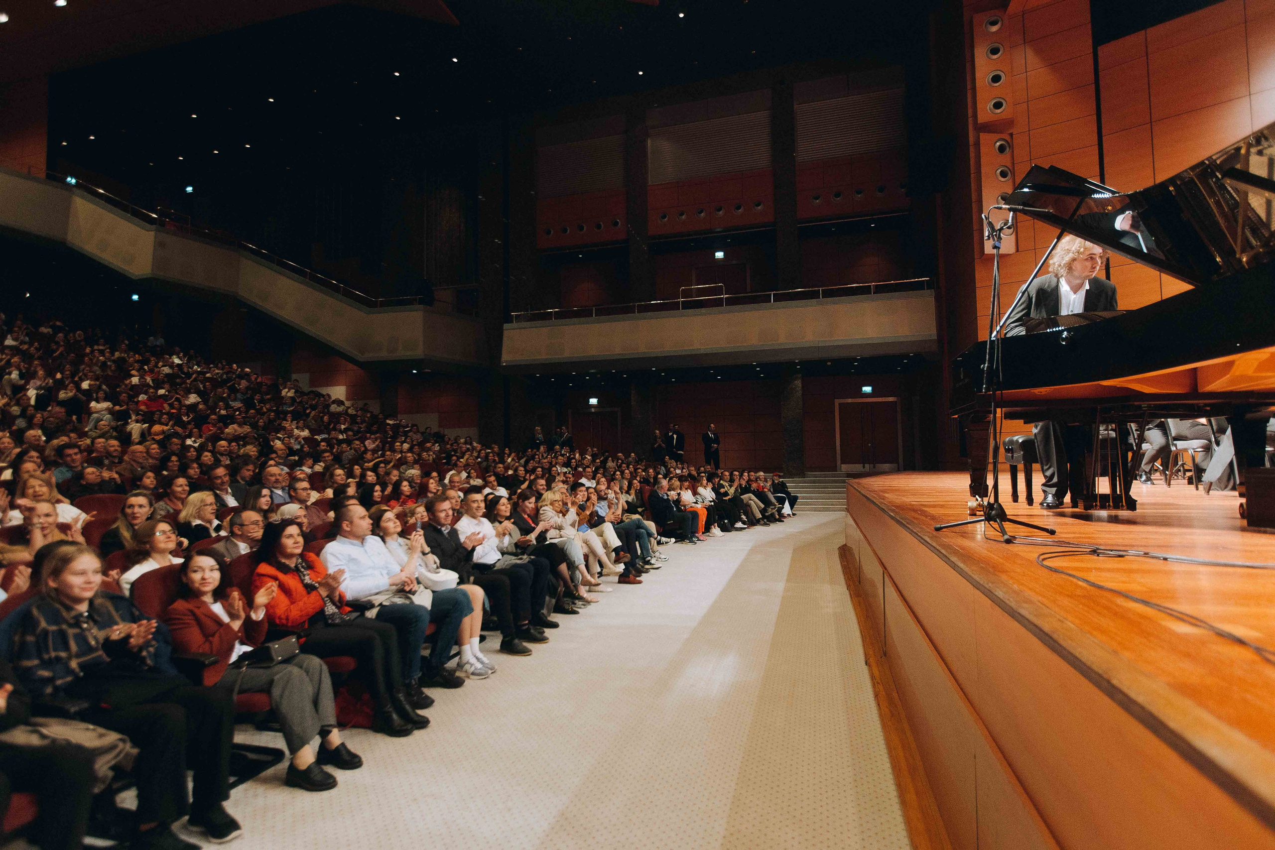 The Tchaikovsky Academic Grand Symphony Orchestra in Istanbul. Wedding&Event photographer Ismail Rzayev in Baku