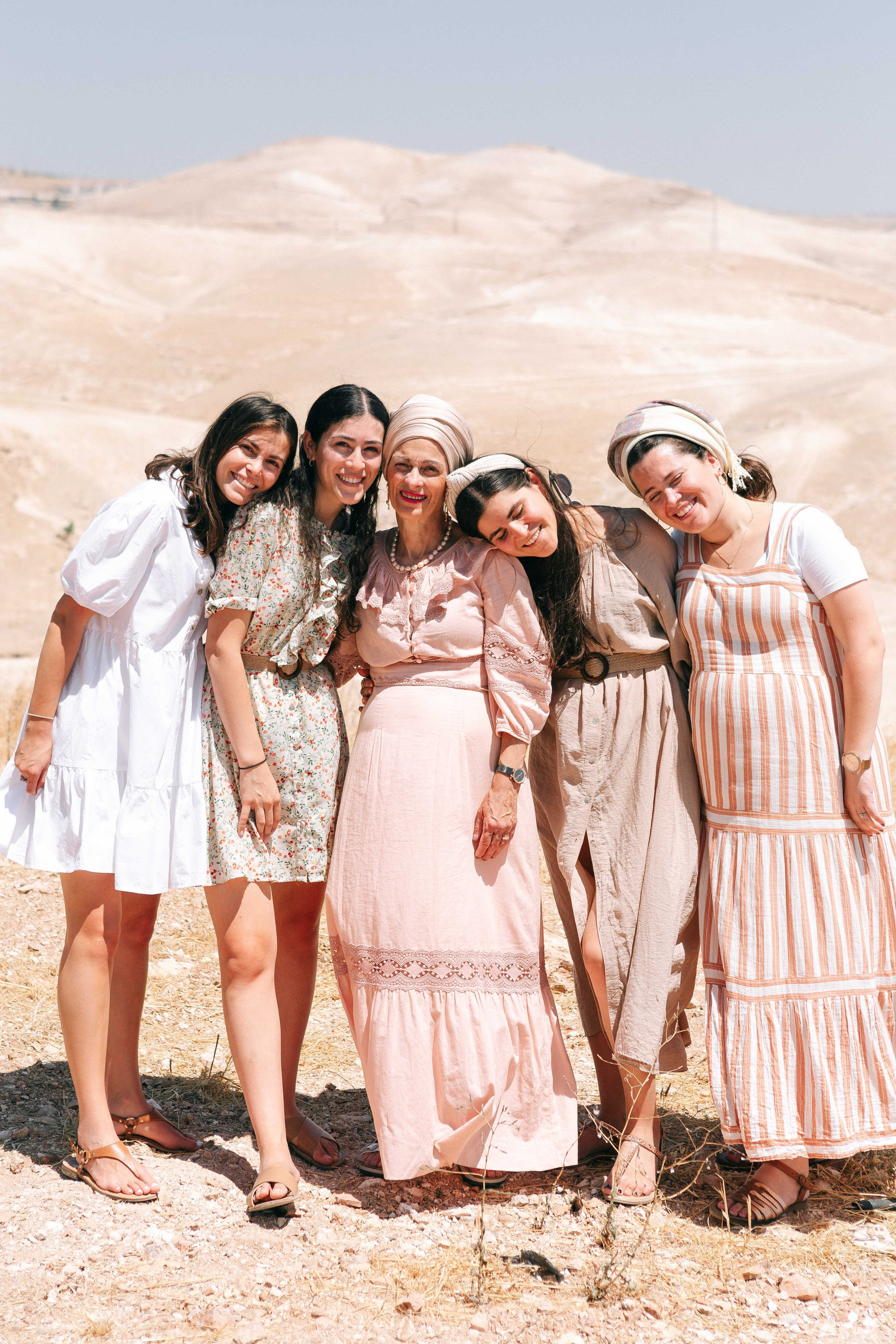 MAALE ADUMIM, HOME PHOTO SESSION + DESERT. Https://shi-photo.com/