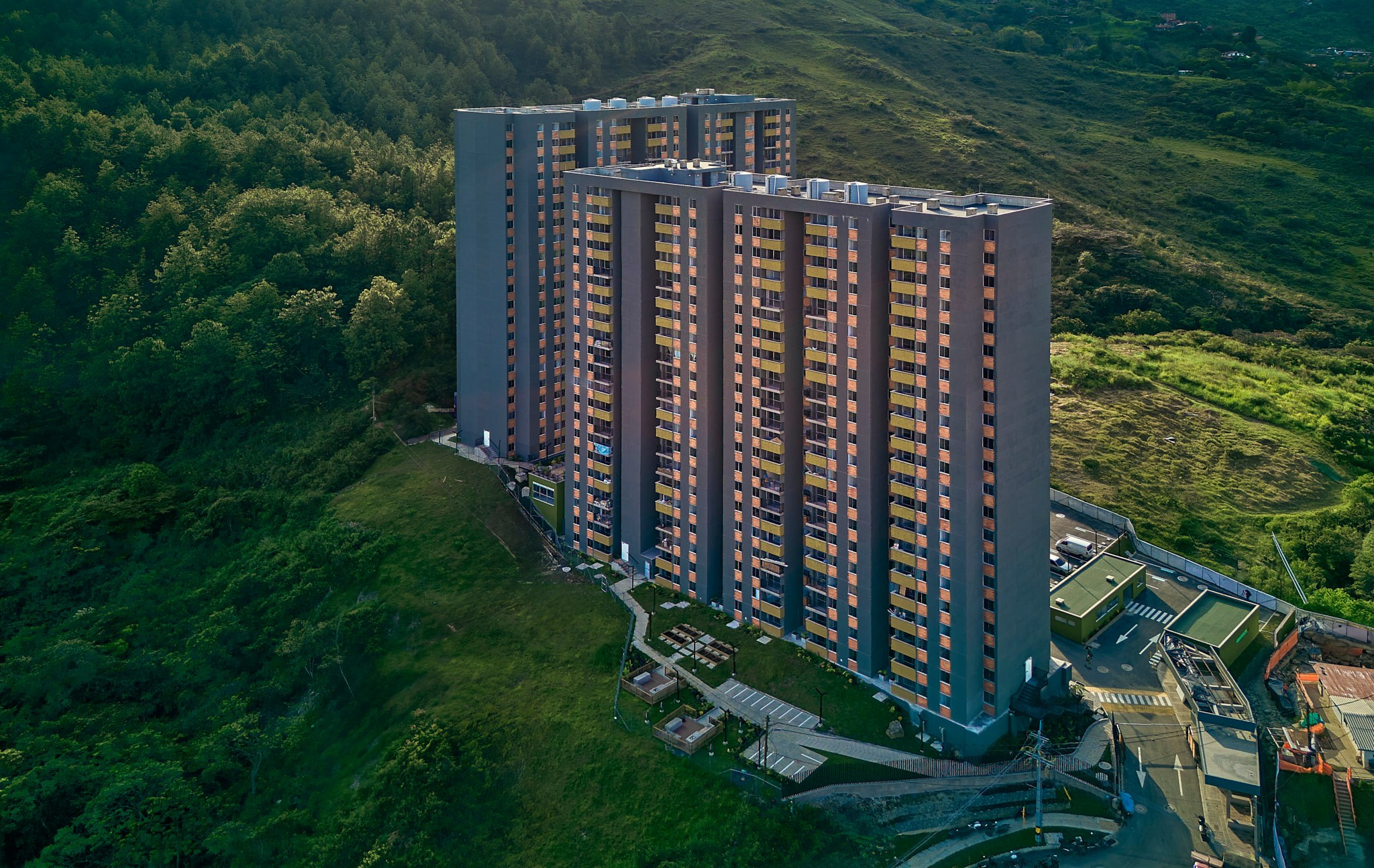 Sesión fotográfica arquitectónica recepción oficina Coninsa Ciudad del Río. Proyectos Amantina, Sendero Silvestre, Montiara y Campura
