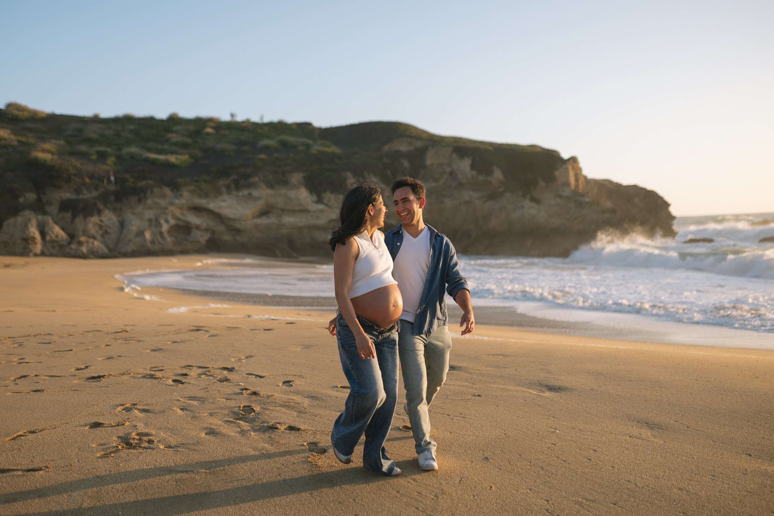 Sunset At Montara State Beach | Maternity Photo Session. Maternity, newborn photographer in the Bay Area|Iryna Rakivnenko