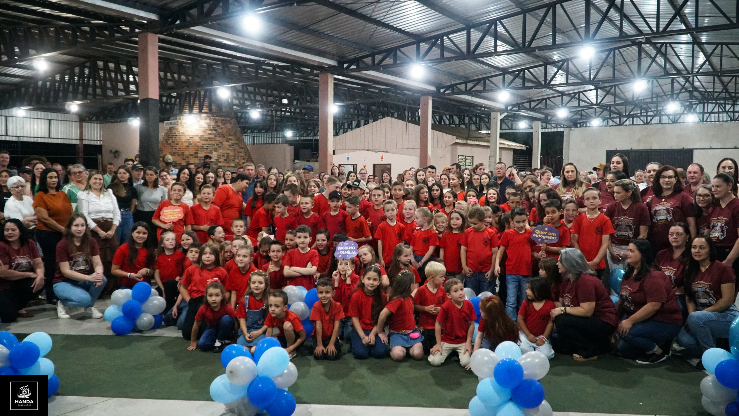 Noite autógrafos colégio Aurélio Buarque de Holanda. Handa Produções