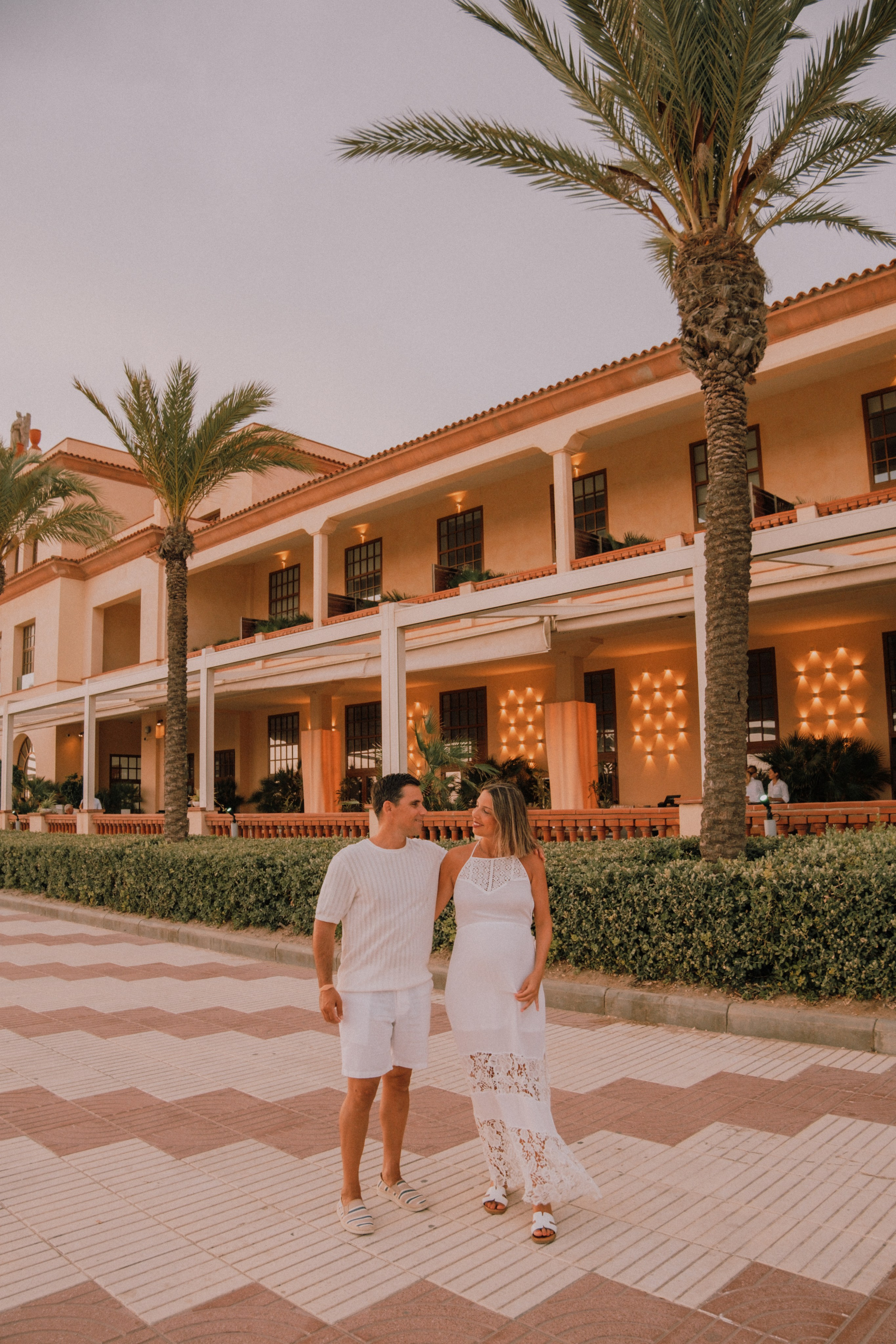 Sesión embarazo en la playa. Fotografía profesional en Calafell - Elena Medvedeva