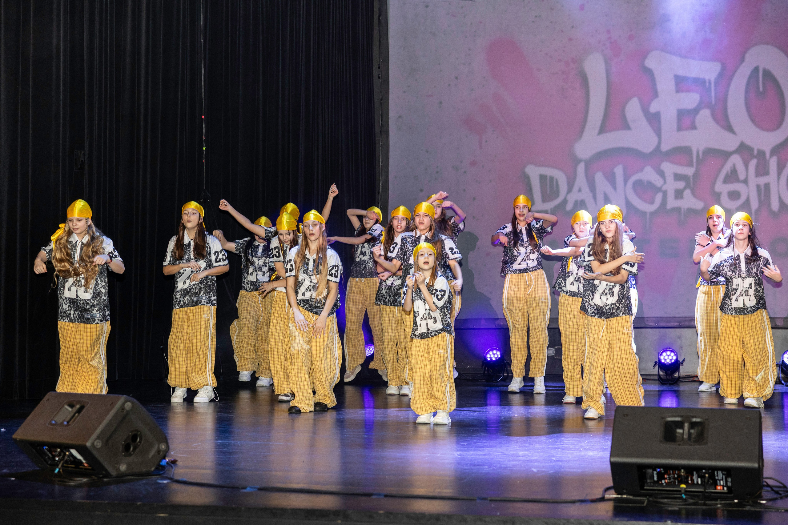 LEO DANCE SHOW WINTER 2025. Семейный и детский фотограф в Варшаве Мила Бобровская