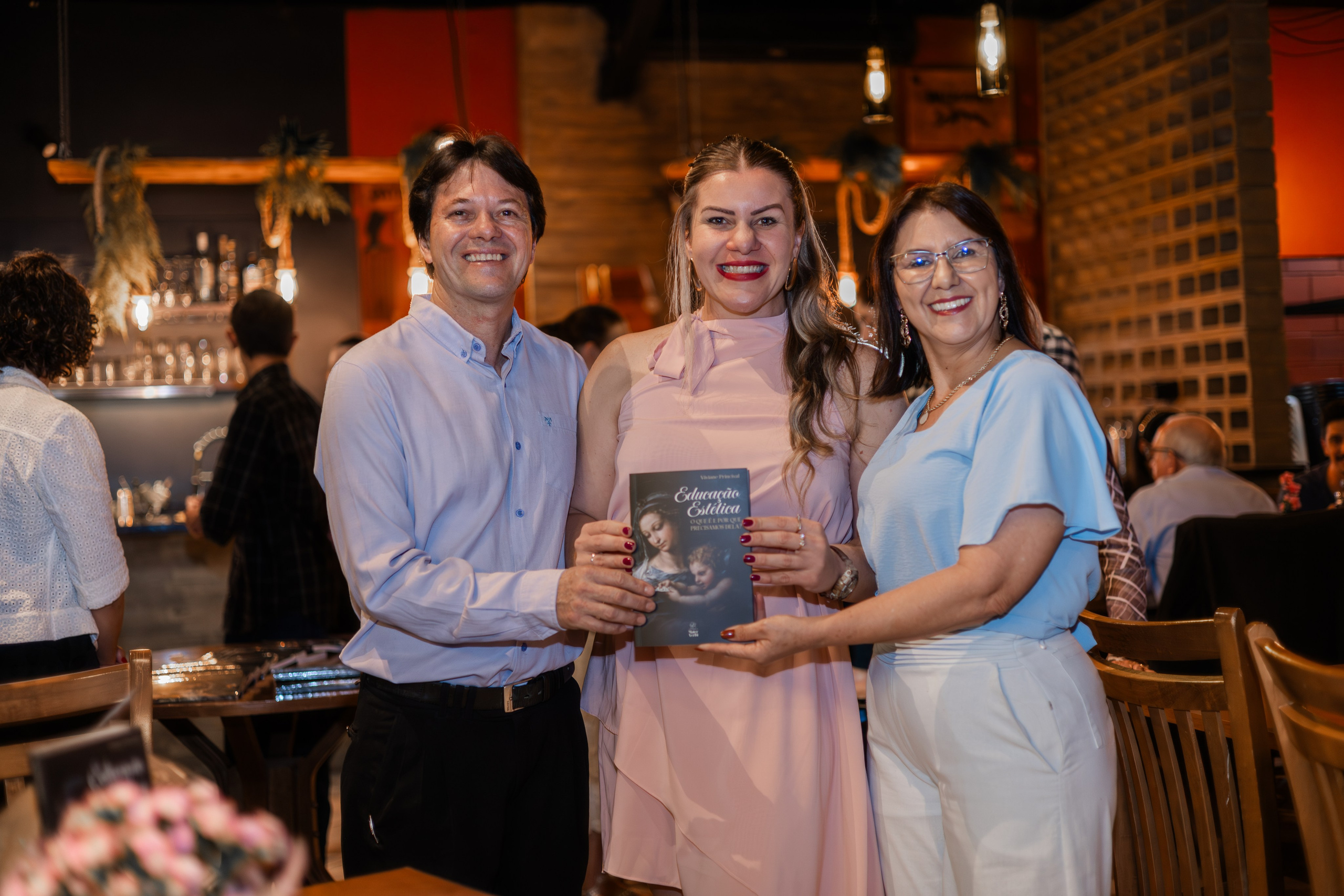 Lançamento de Livro Vivi Princival